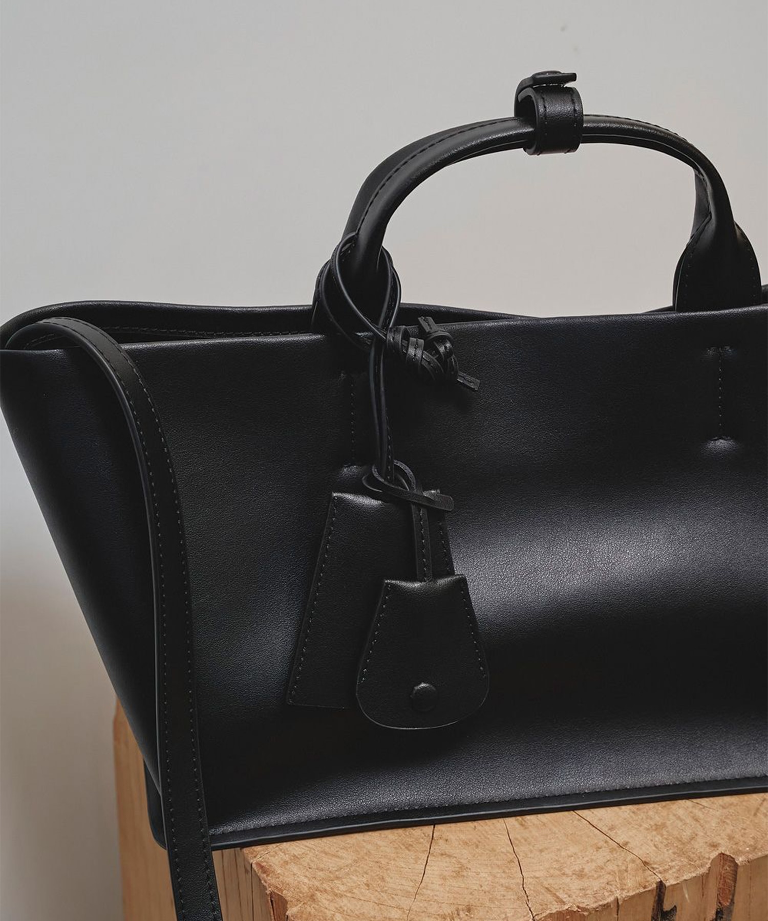Useful Leather Bag (M) TODAYFUL