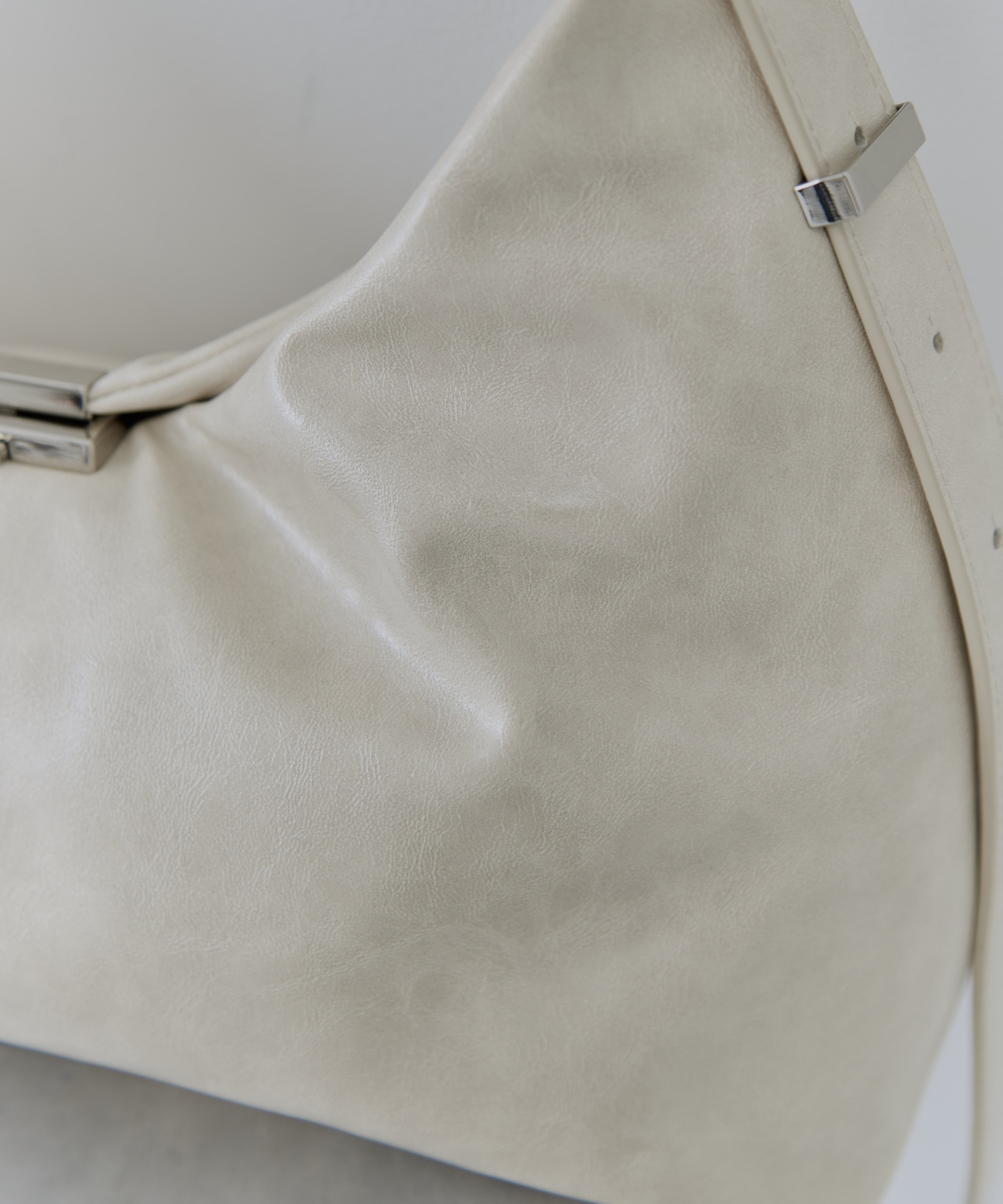 UND PARTS ACCENT ONE HANDLE BAG AMERI