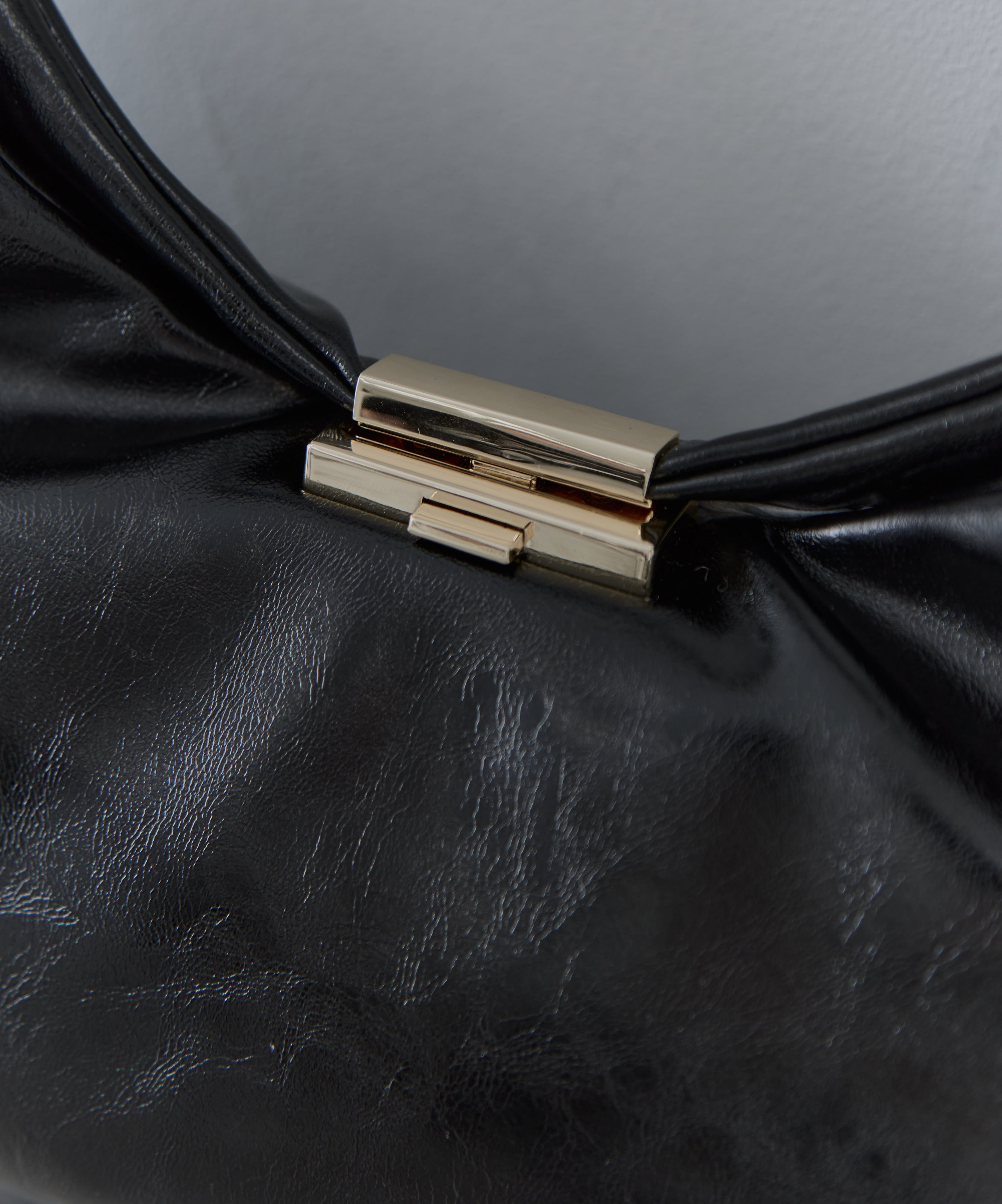 UND PARTS ACCENT ONE HANDLE BAG AMERI