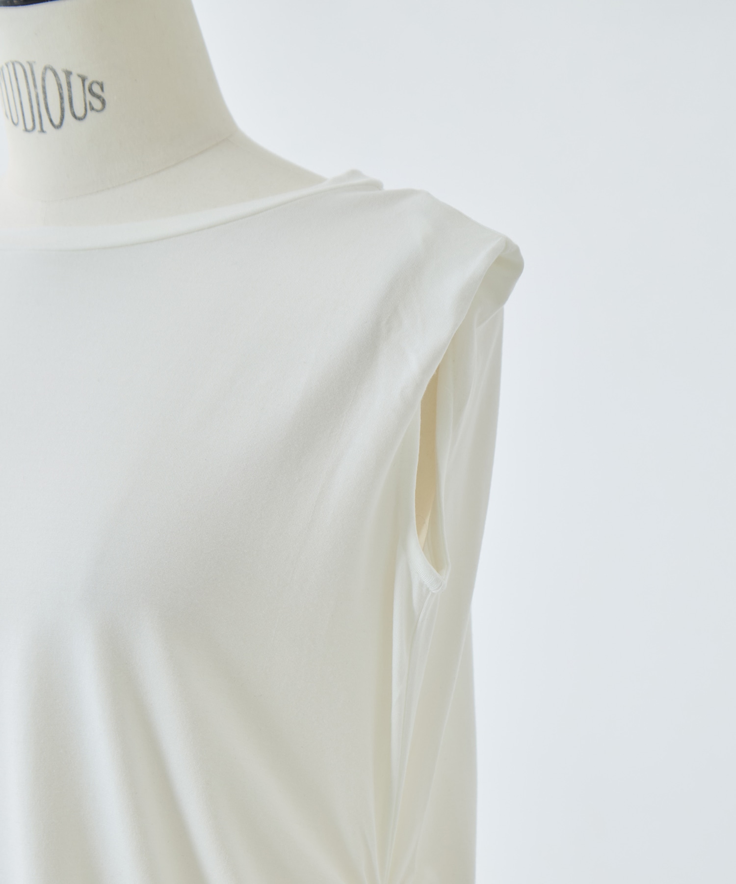 別注collagen no sleeve tops determ