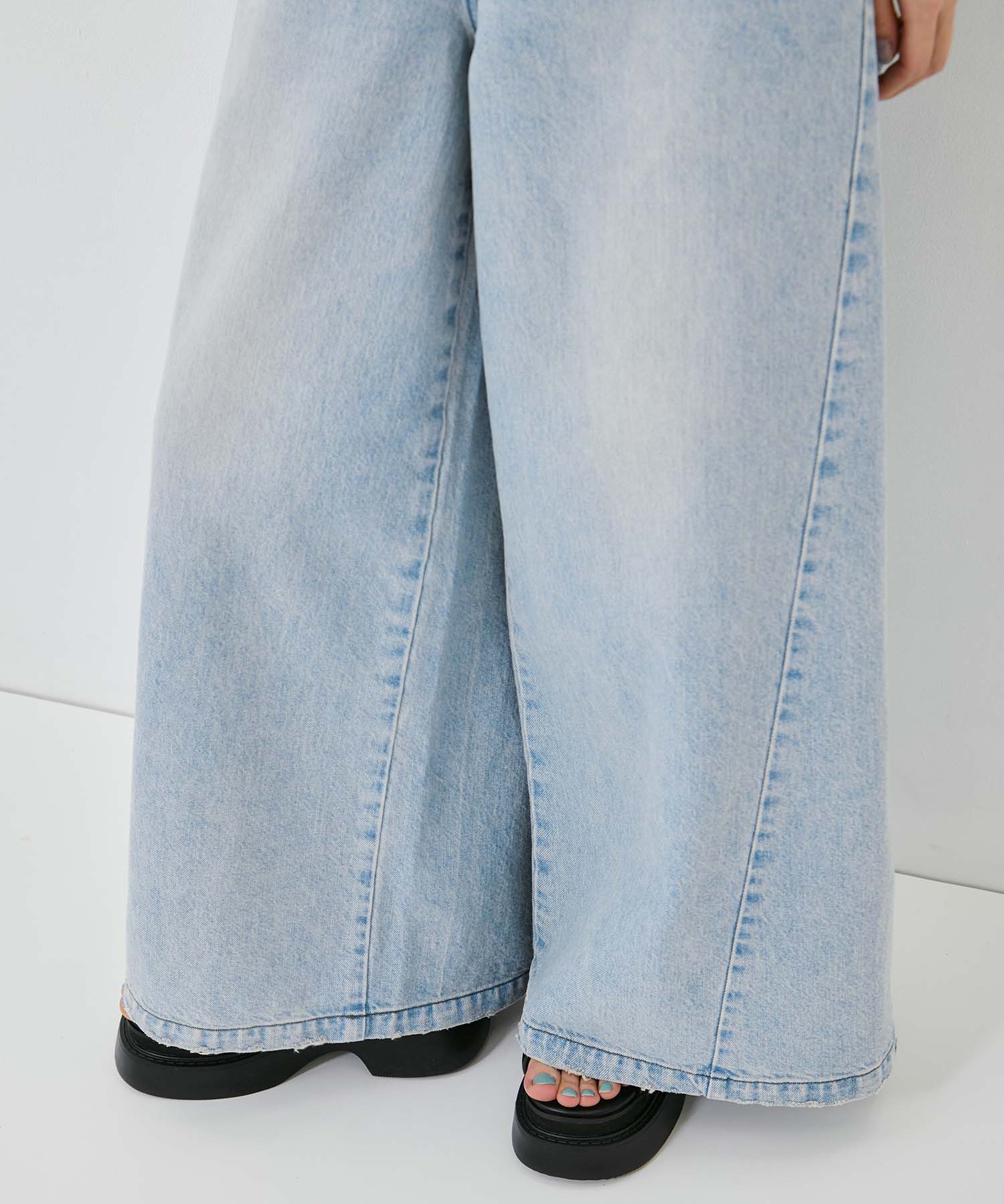 Bleached Baggy Jeans STUDIOUS