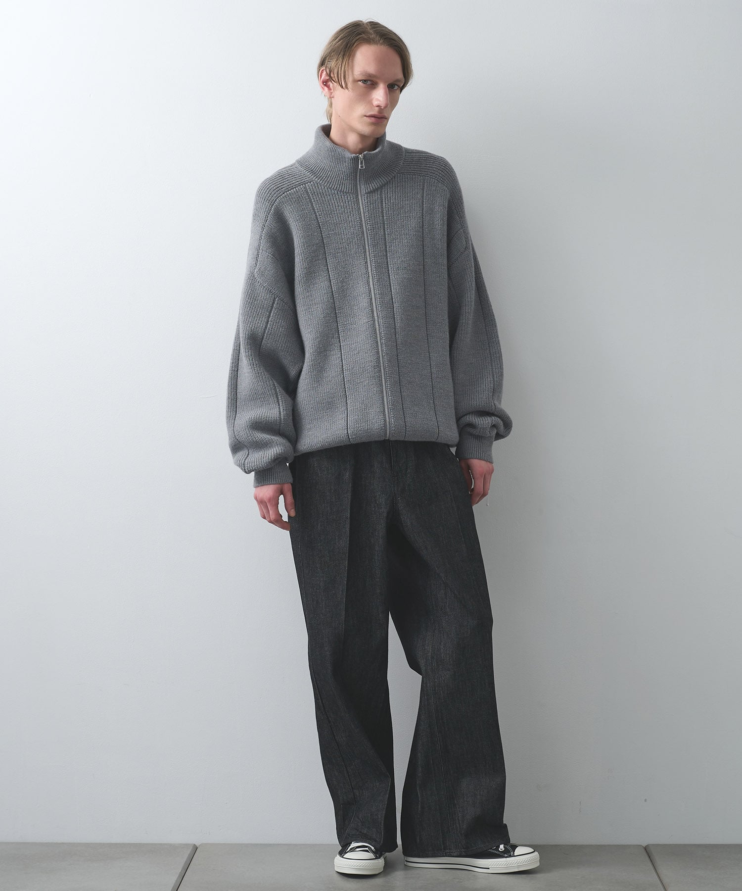 センタープレスが"消えない"デニム STUDIOUS