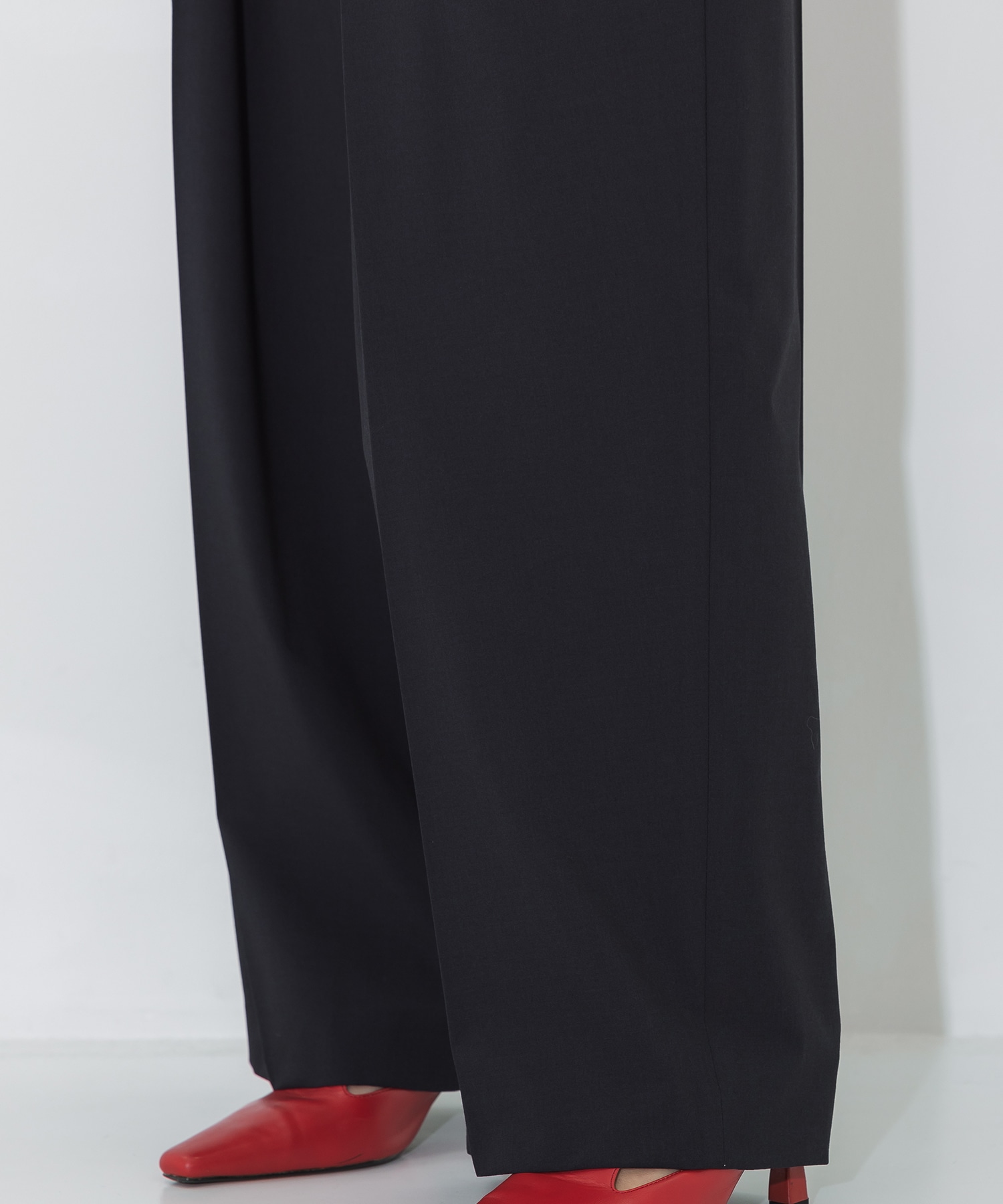 High Waist Tucked Trousers STUDIOUS