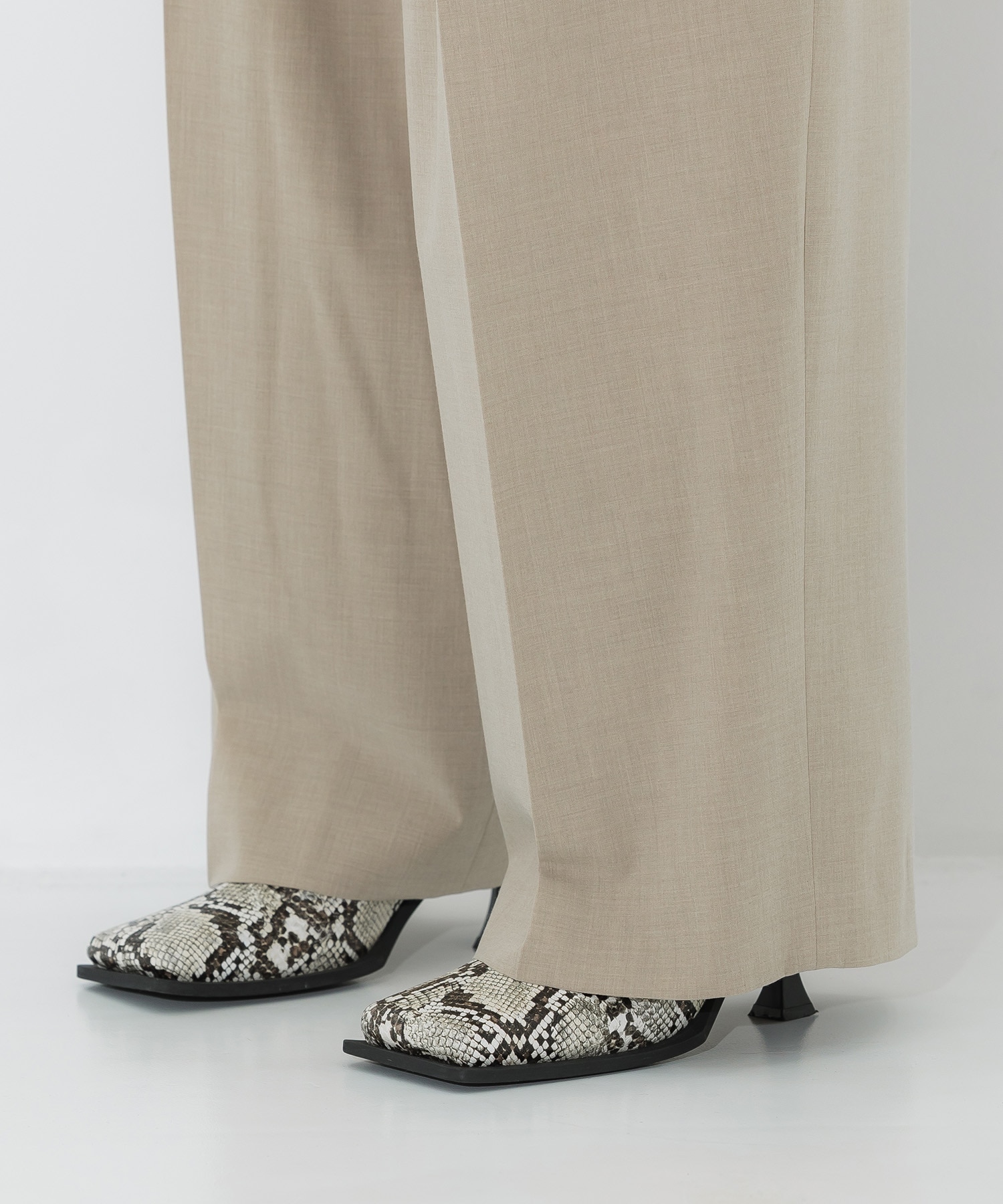 High Waist Tucked Trousers STUDIOUS