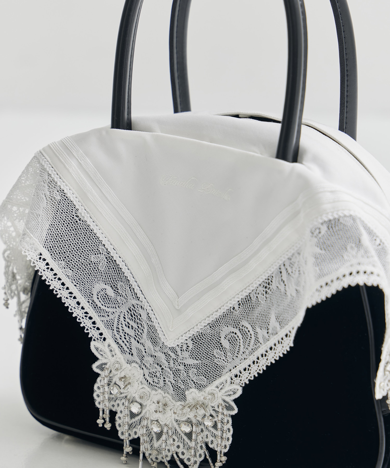 White handkerchief handbag tanakadaisuke