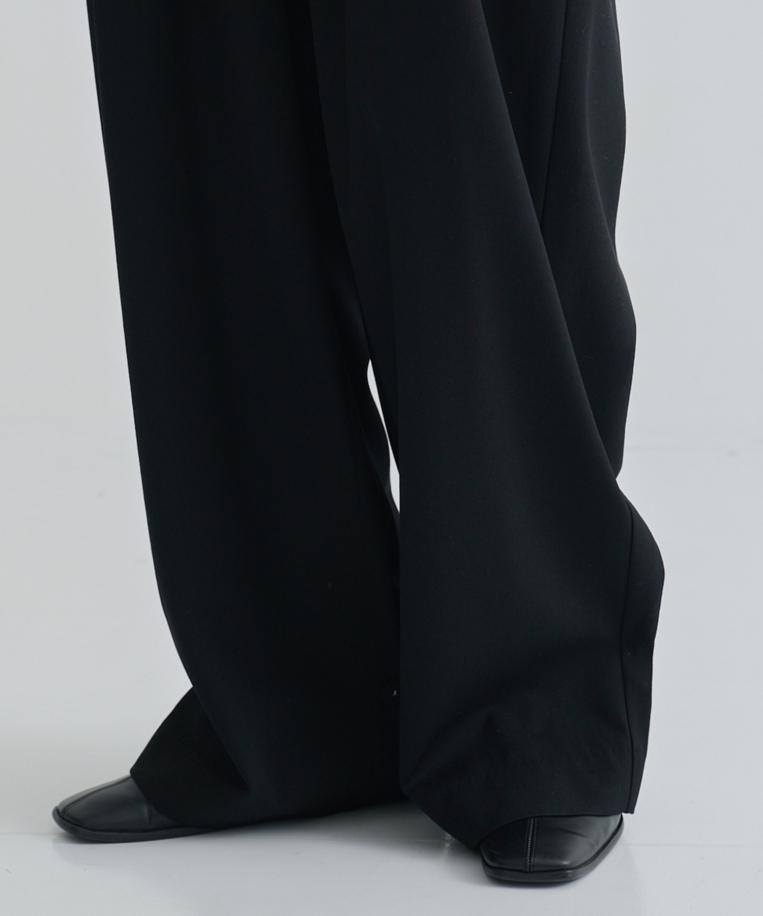 HIGH-WAIST PLEATED TROUSERS FETICO