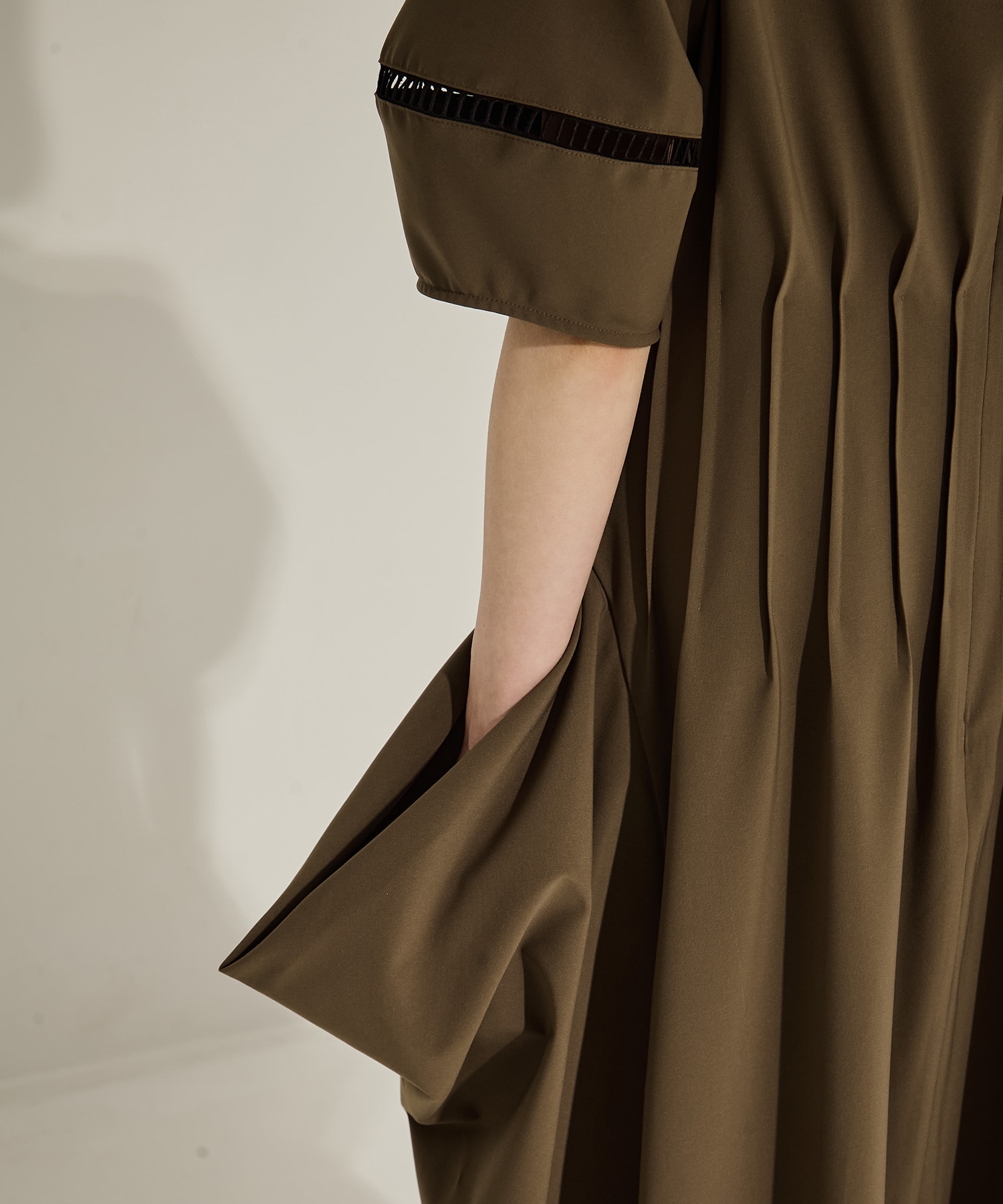 PIN TUCK VOLIME SLEEVE DRESS STUDIOUS