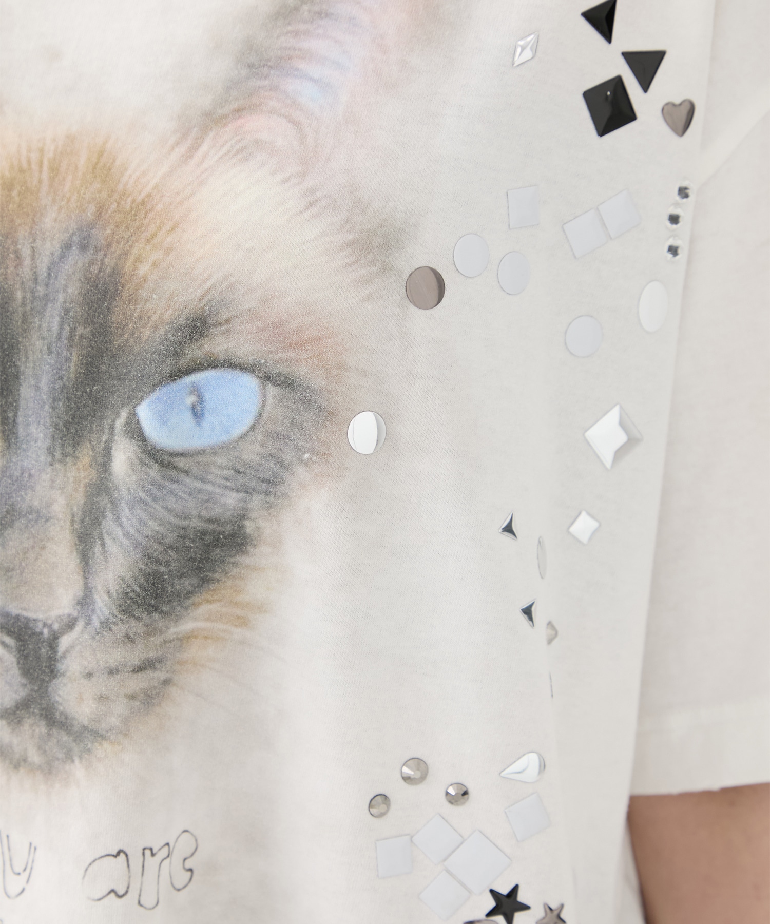 EMBELLISHED DISTRESSED TEE Maison MIHARA YASUHIRO
