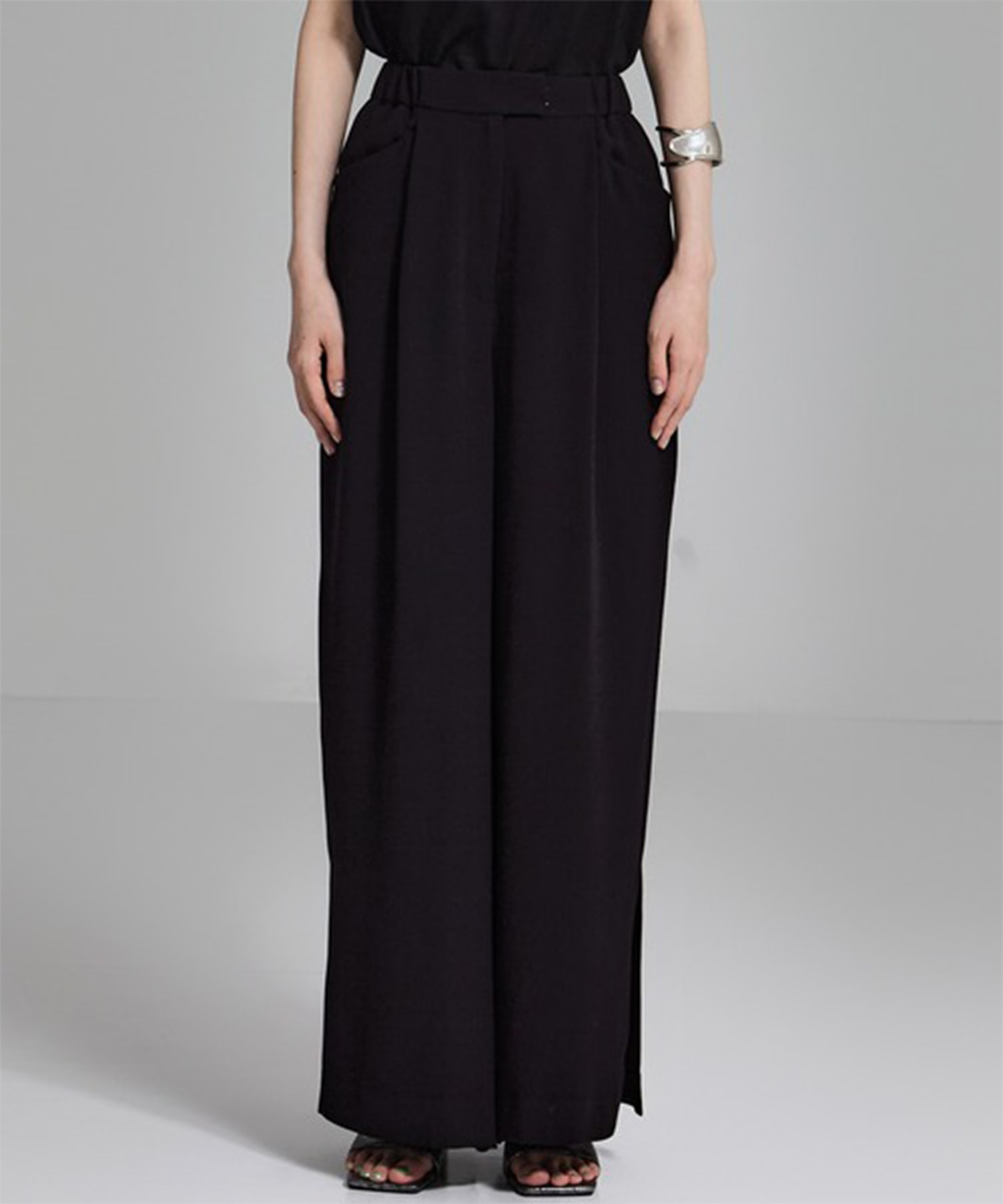BACK SATIN SIDE SLIT PANTS STUDIOUS