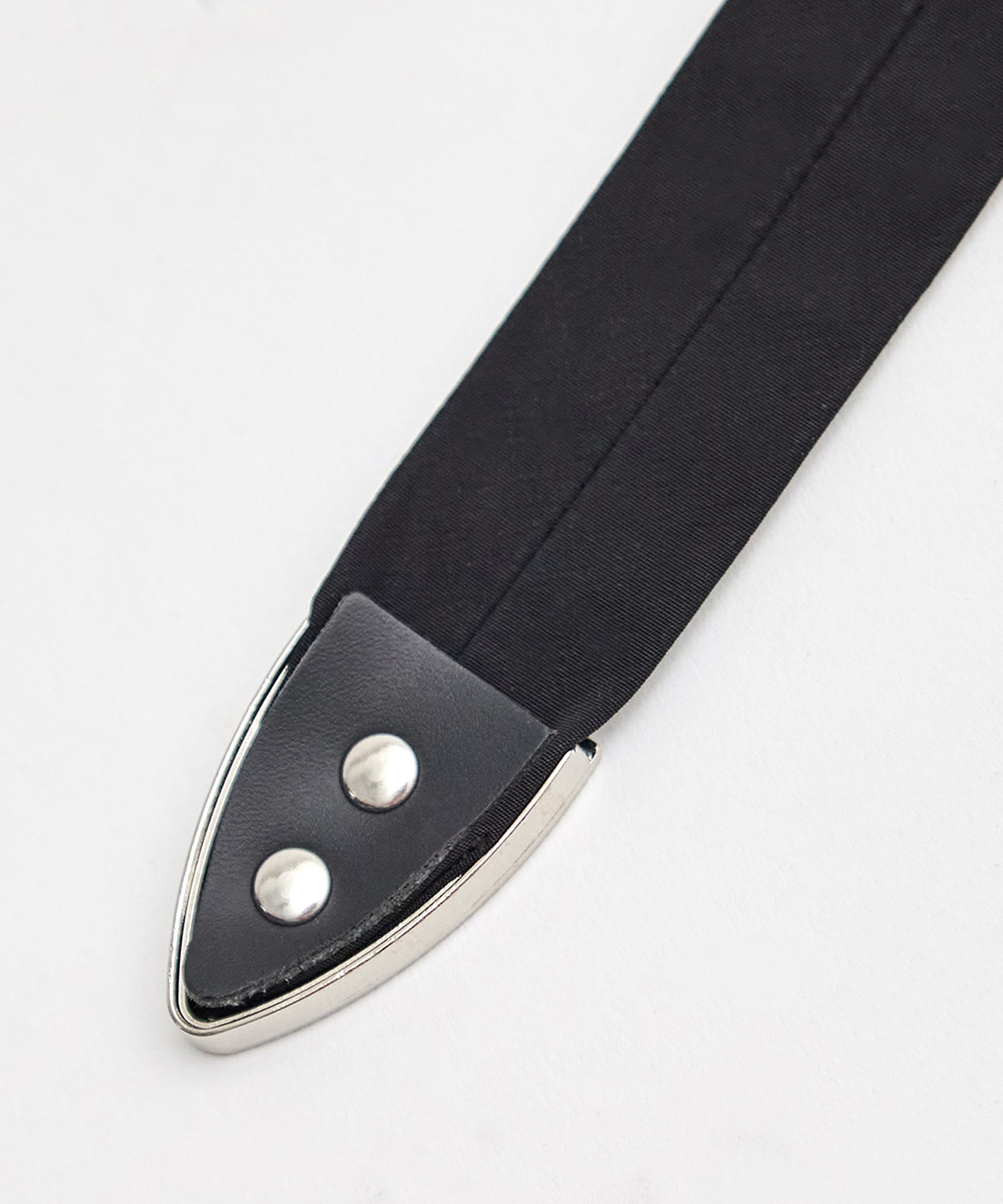 Metal ribbon clip tie TOGA