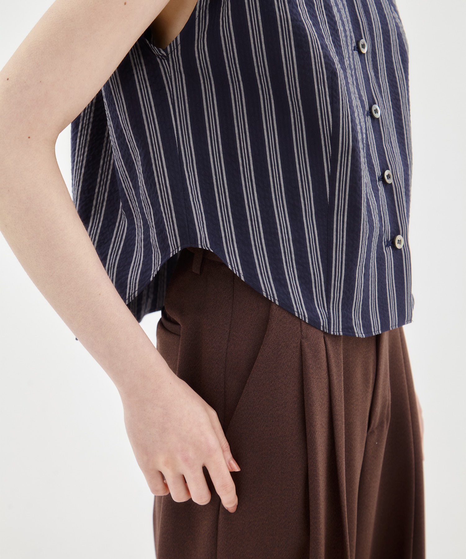 Seersucker Sleeveless Shirt STUDIOUS