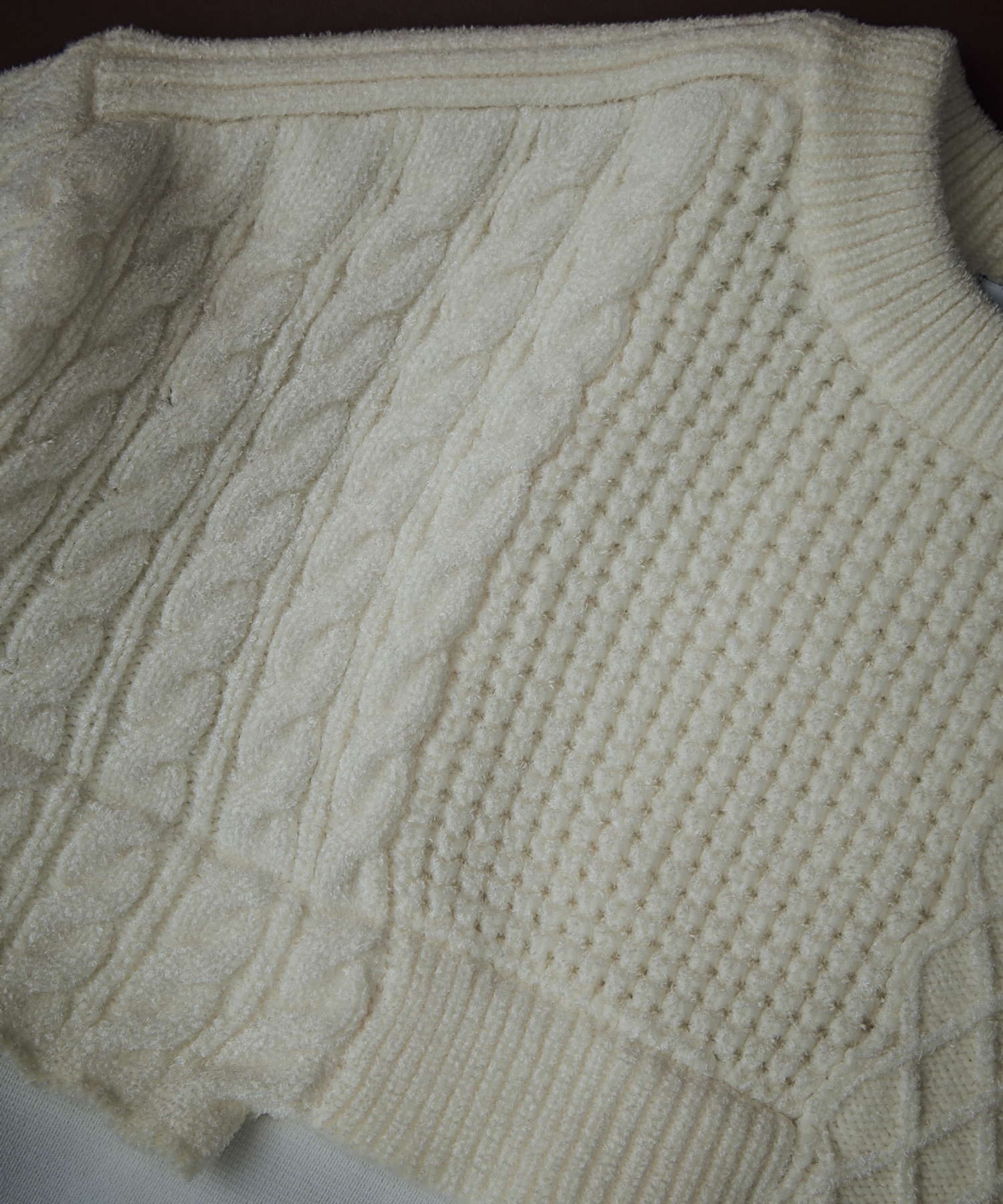 CABLE LAYER SHORT KNIT TOP UN3D.