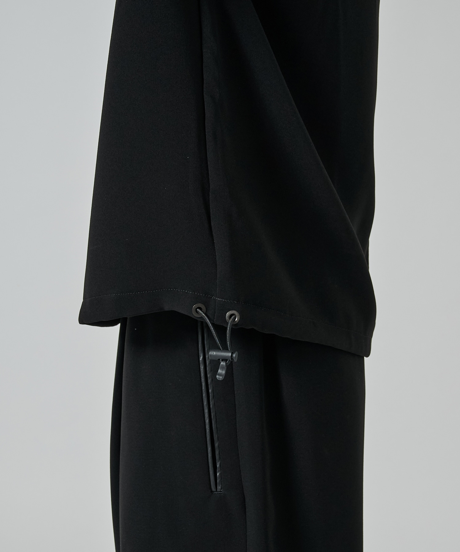 SUMMER ESSENTIAL DRAWCORD TEE STUDIOUS