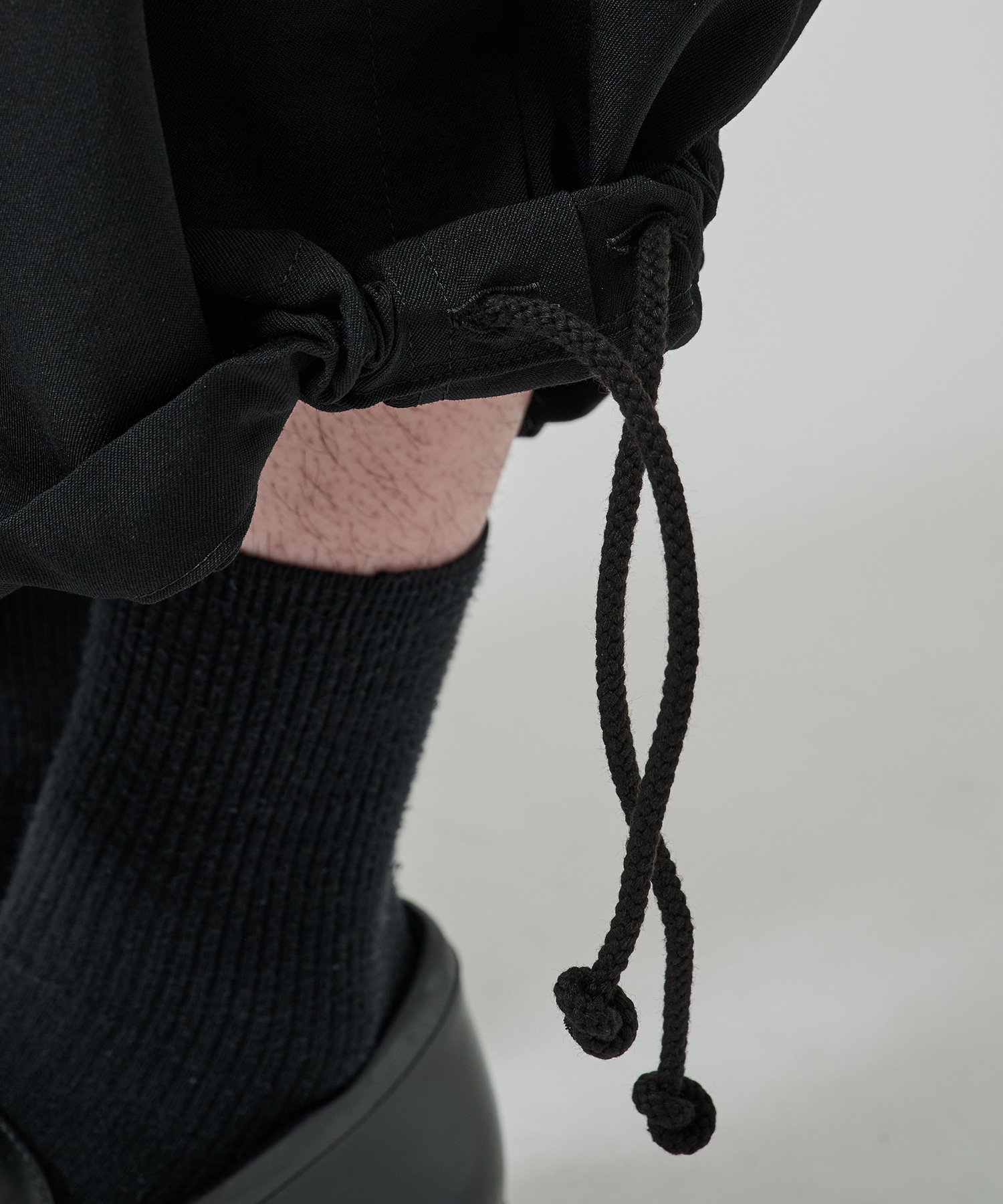WOOL GABARDINE BALLOON PANTS GroundY