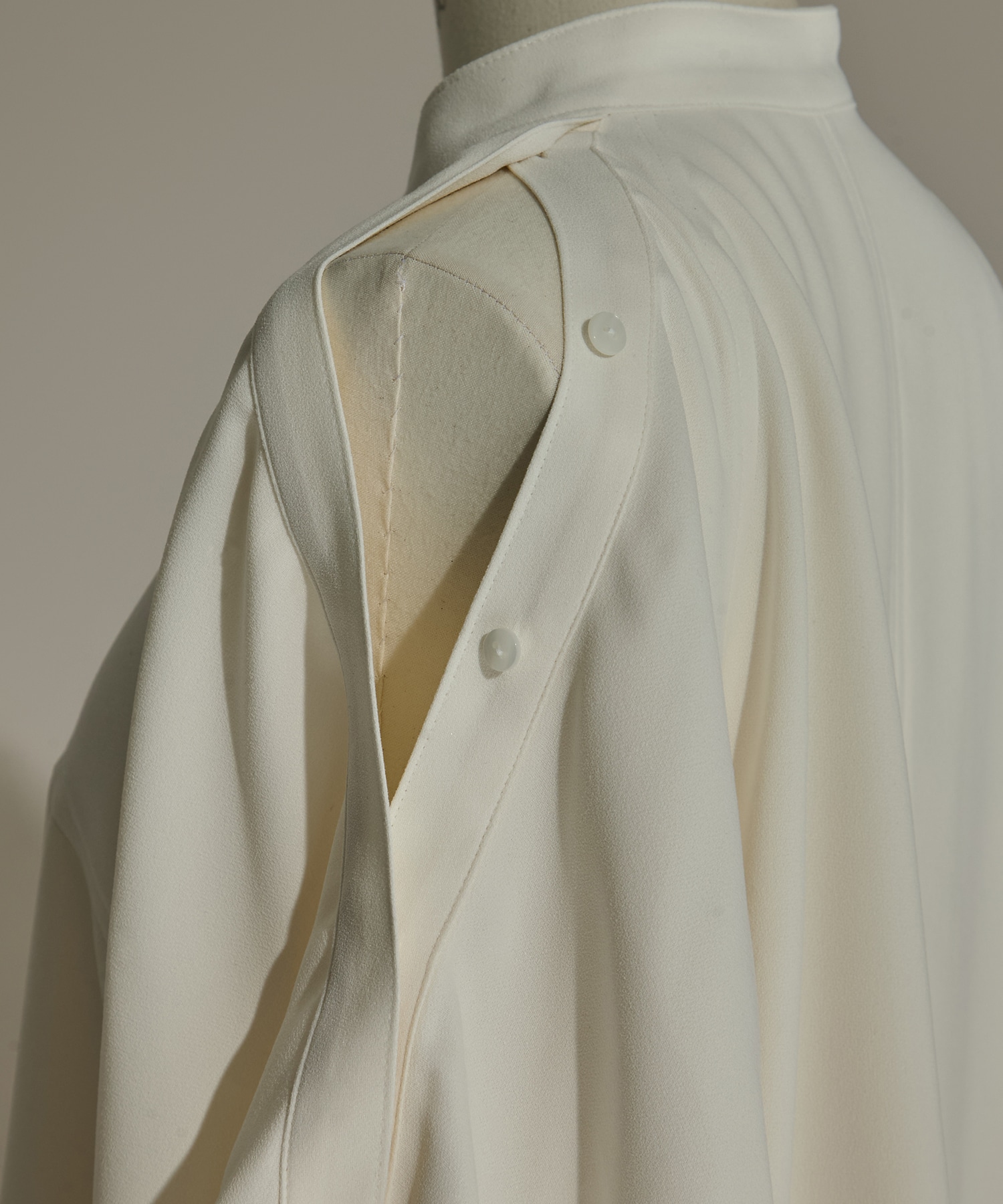 BACK SATIN DRAPE BLOUSE STUDIOUS