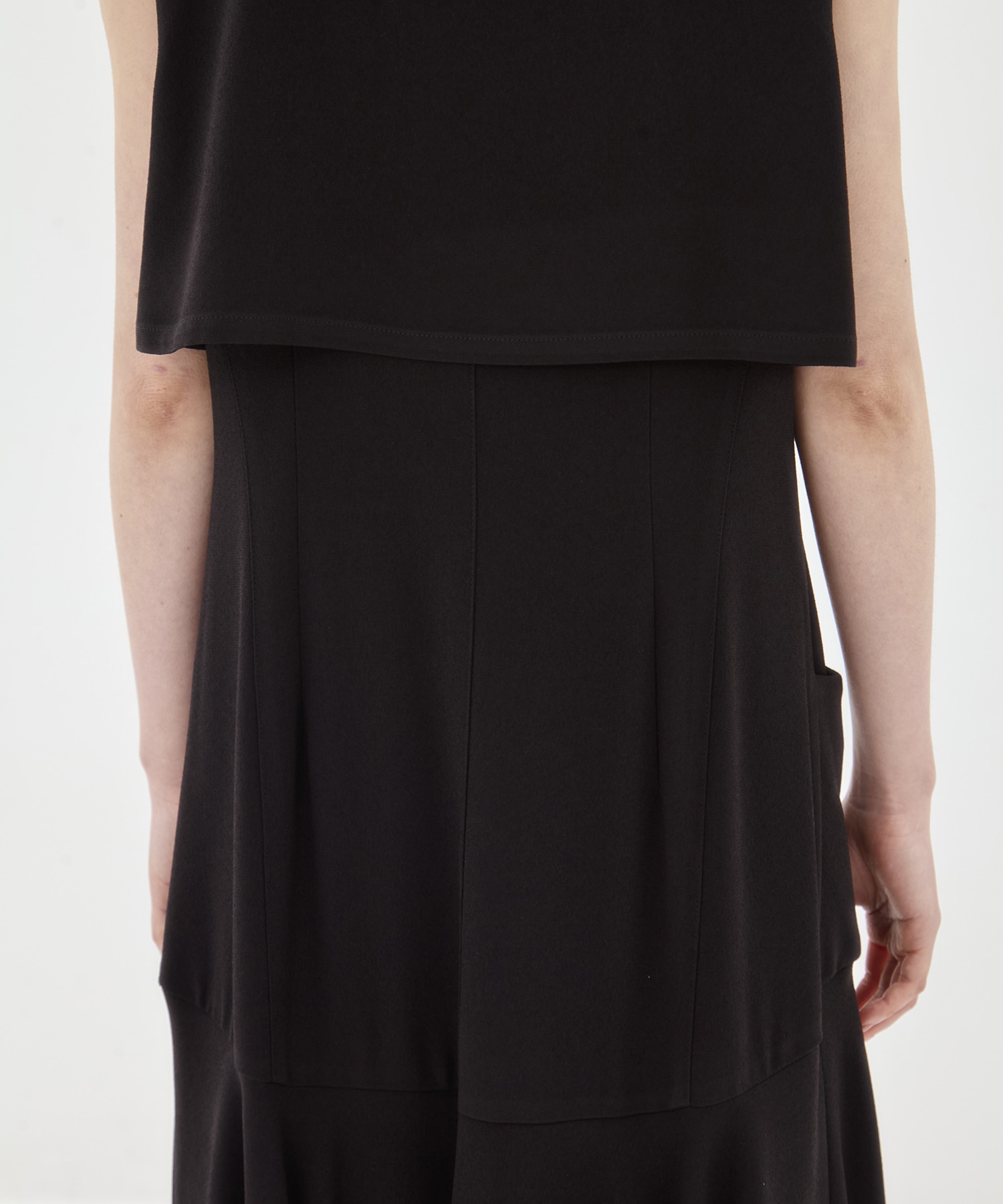 Stiina back cape dress BK AKIRANAKA