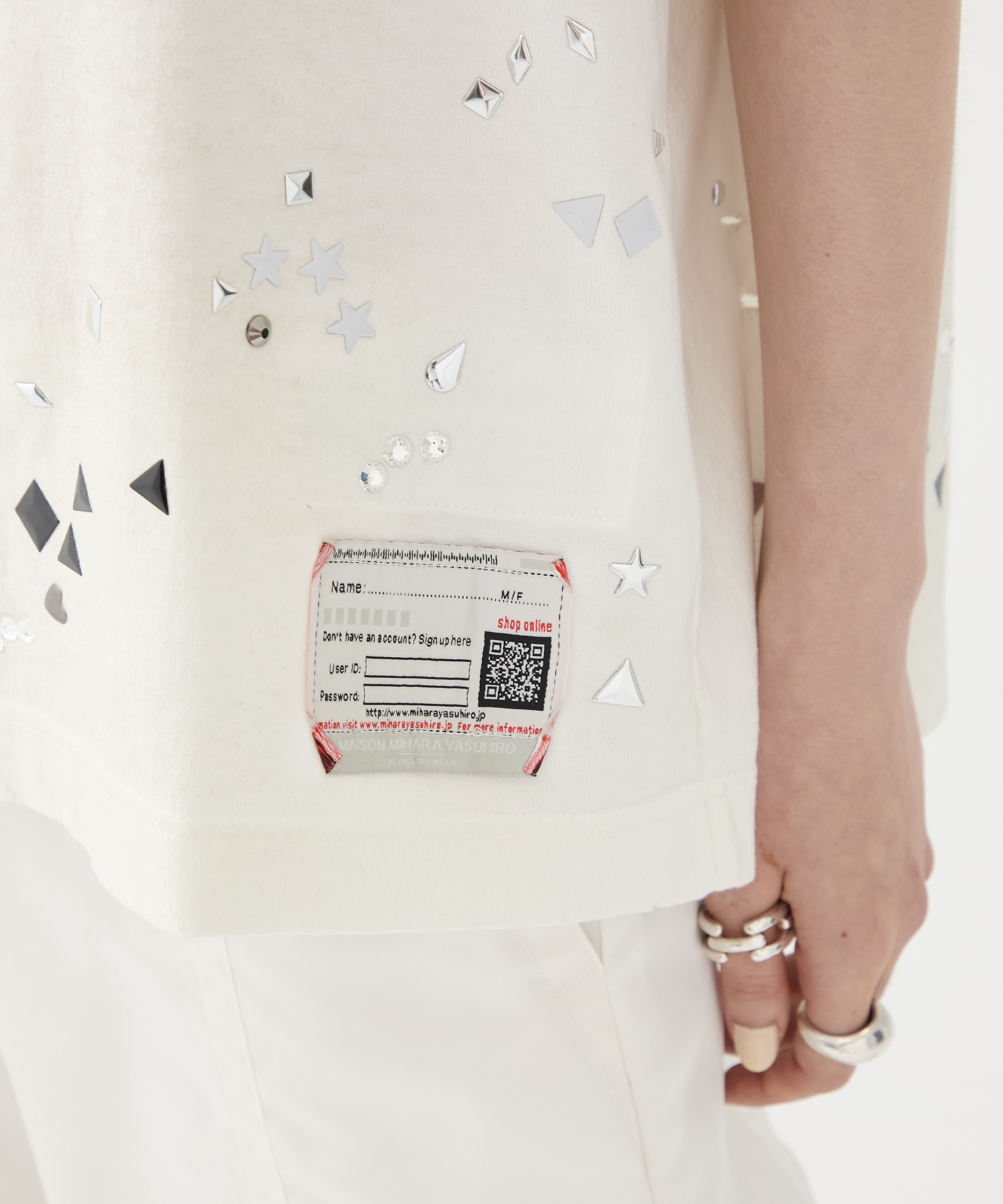 EMBELLISHED DISTRESSED TEE Maison MIHARA YASUHIRO
