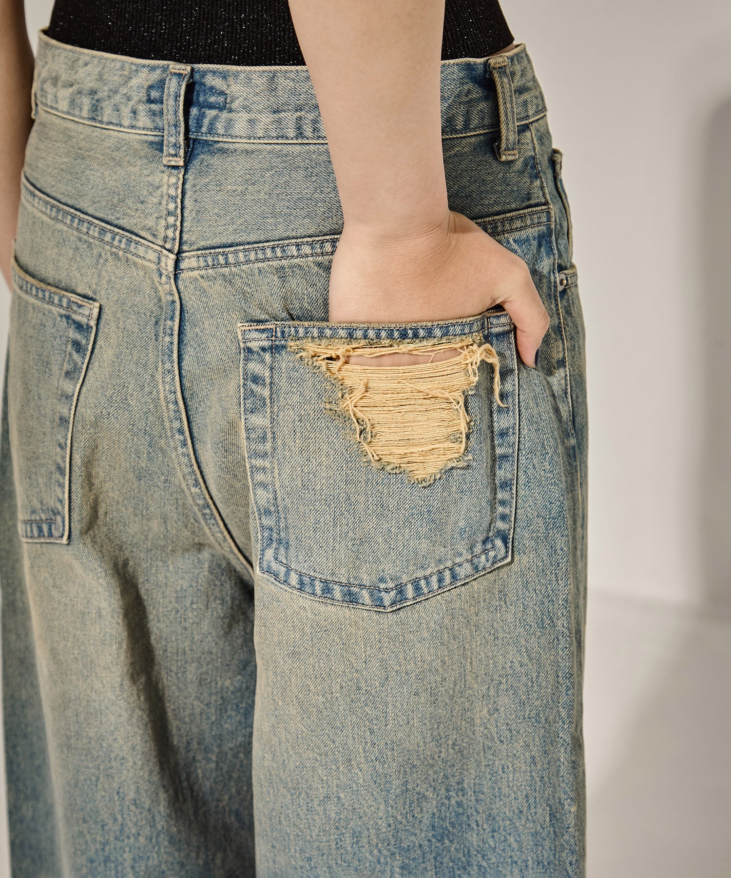 Damaged Barrel Leg Jeans STUDIOUS