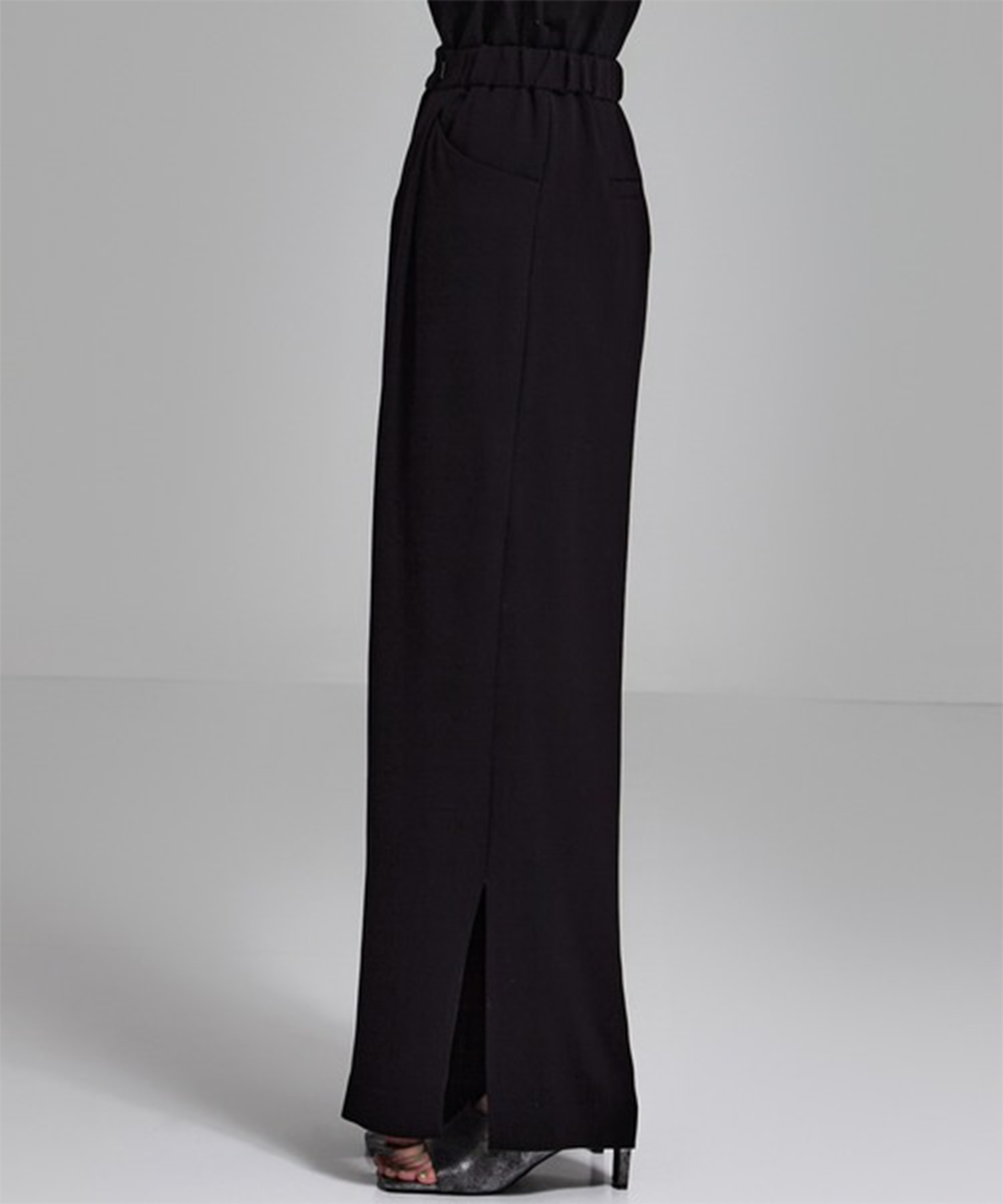 BACK SATIN SIDE SLIT PANTS STUDIOUS