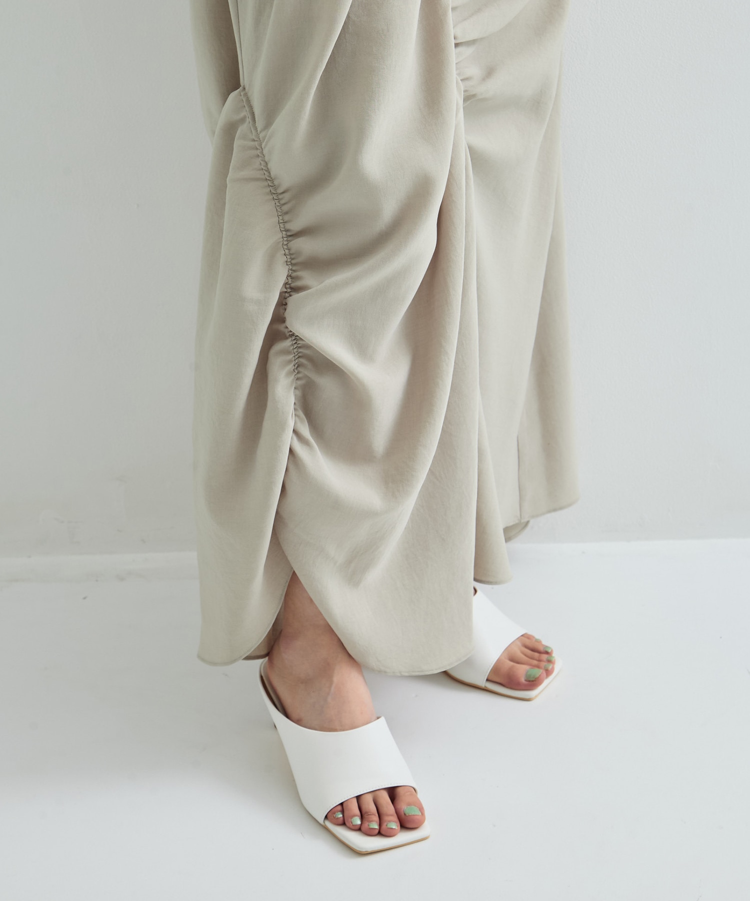 GATHER SHIRRING SKIRT STUDIOUS