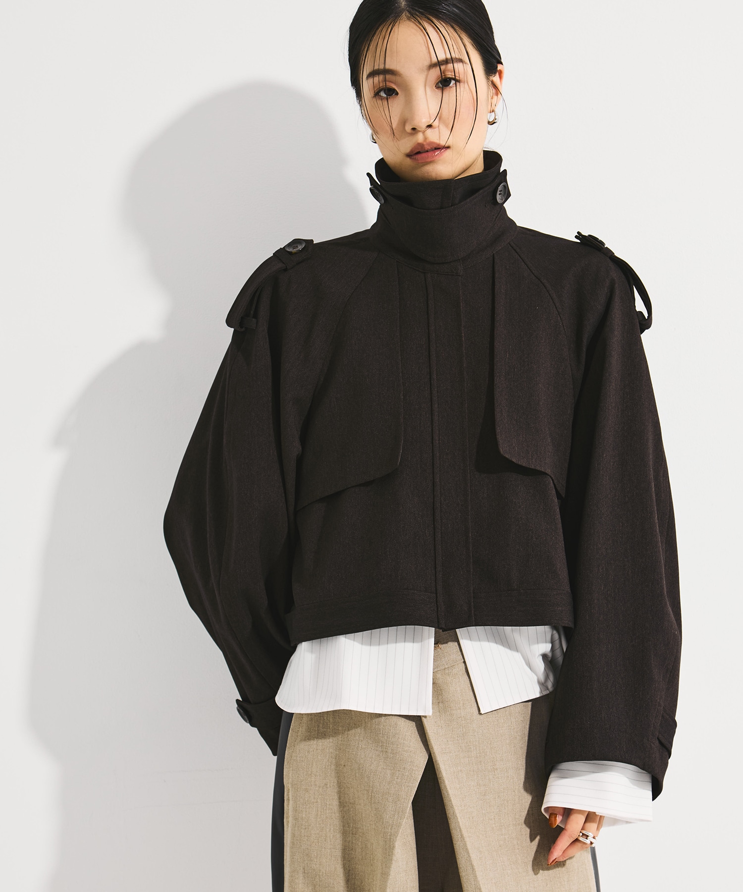 BACK GATHER SHORT TRENCH BLOUSON STUDIOUS