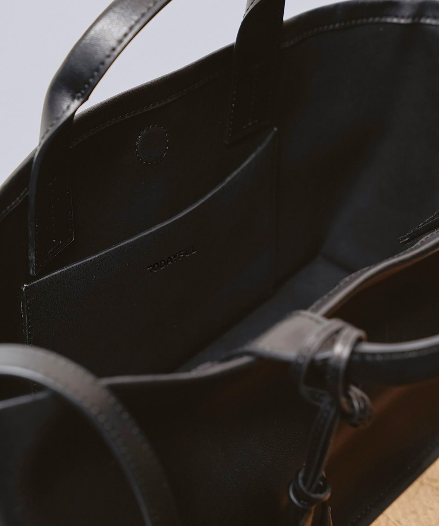 Useful Leather Bag (M) TODAYFUL