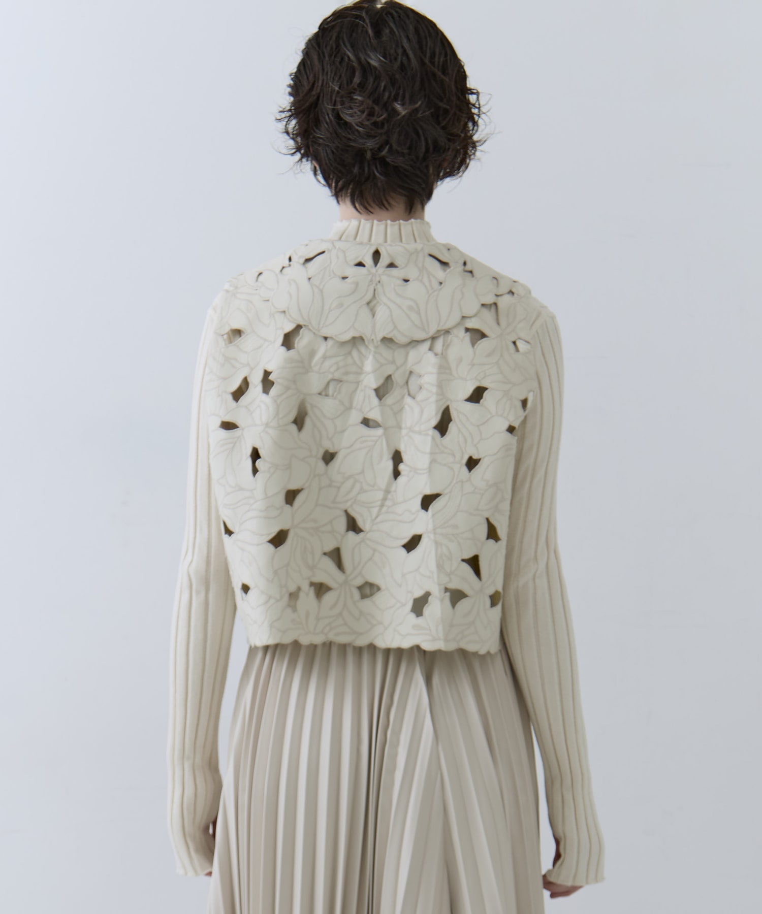 UND LACE CUTWORK VEST　TOP AMERI