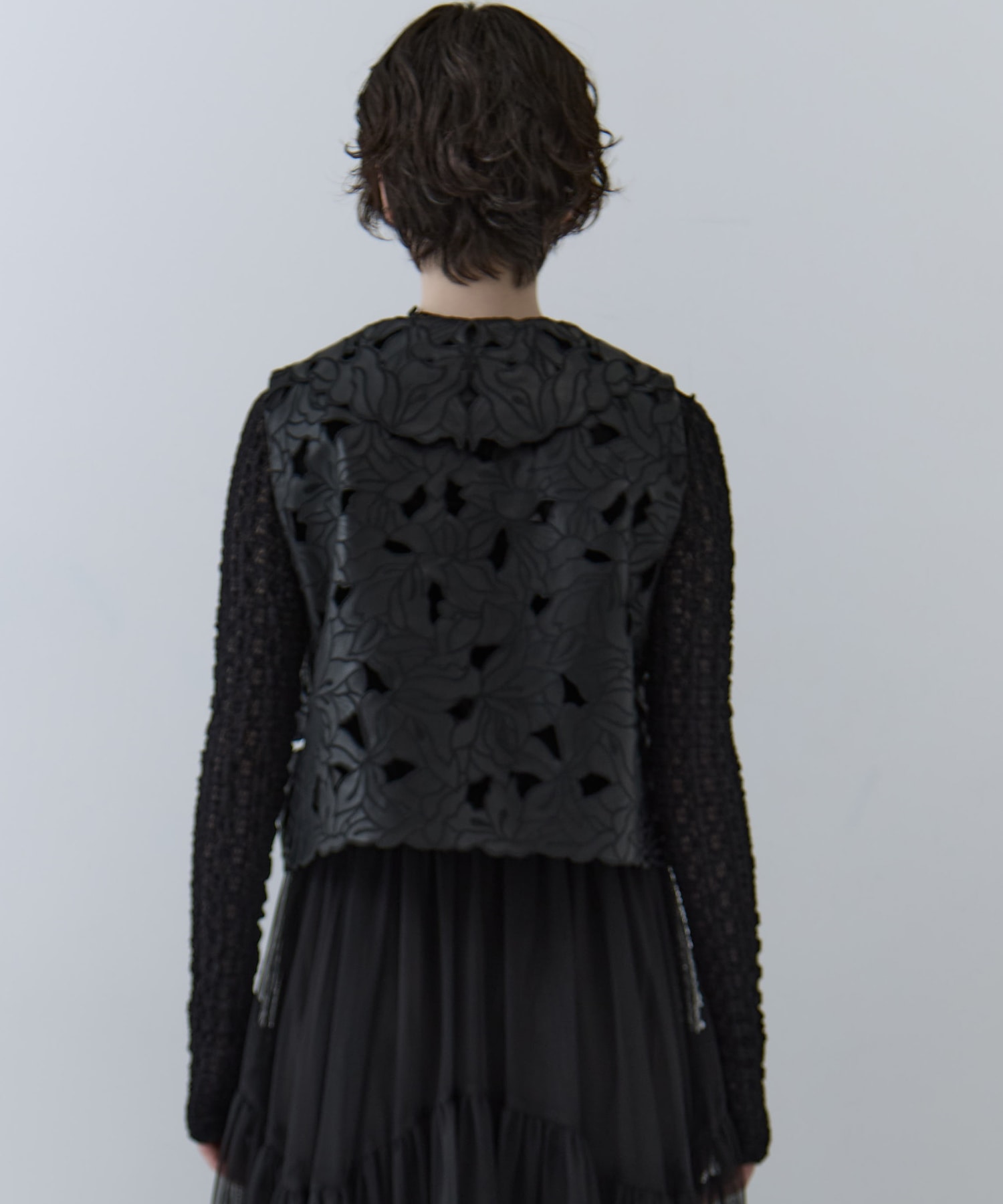 UND LACE CUTWORK VEST　TOP AMERI