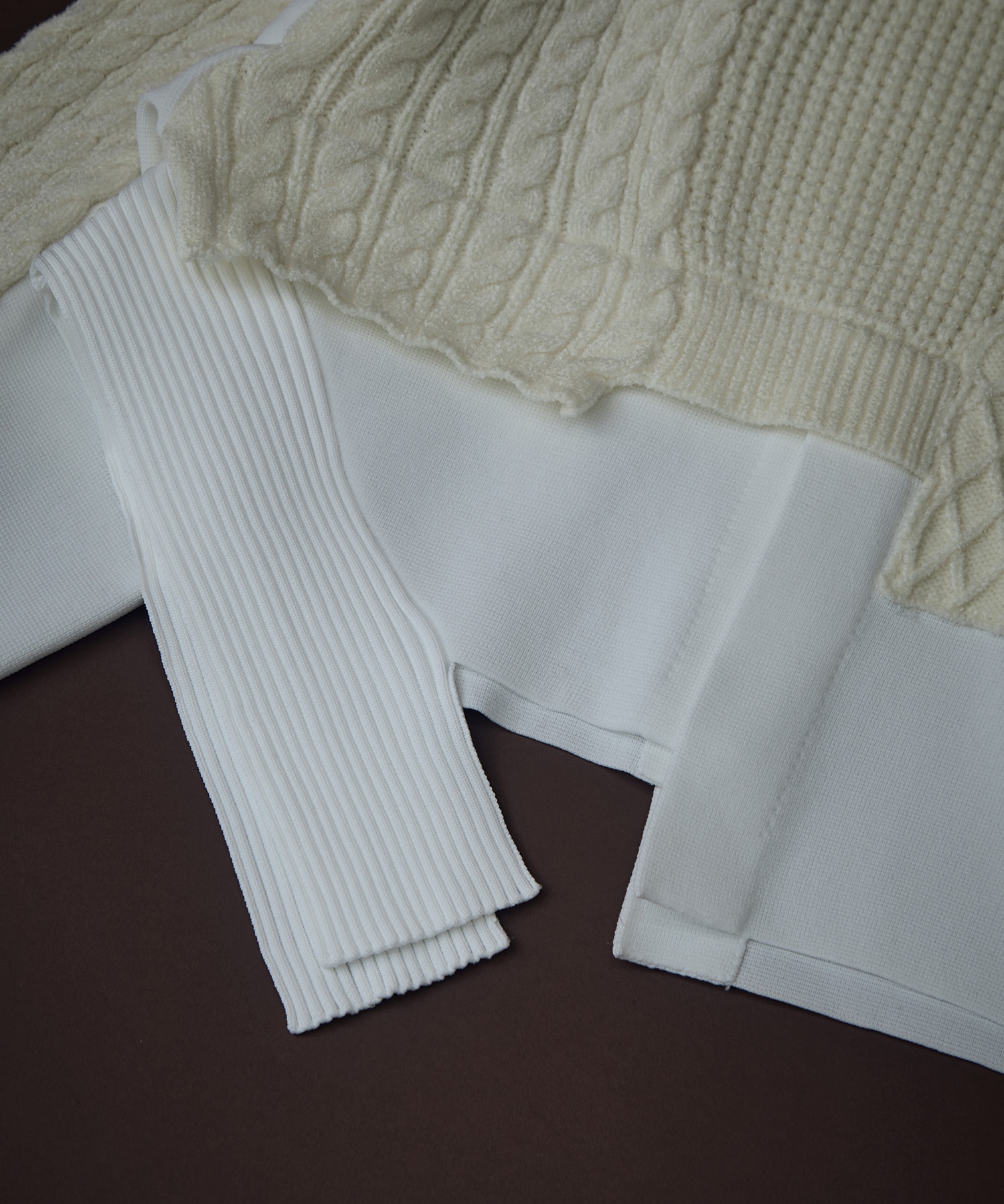 CABLE LAYER SHORT KNIT TOP UN3D.