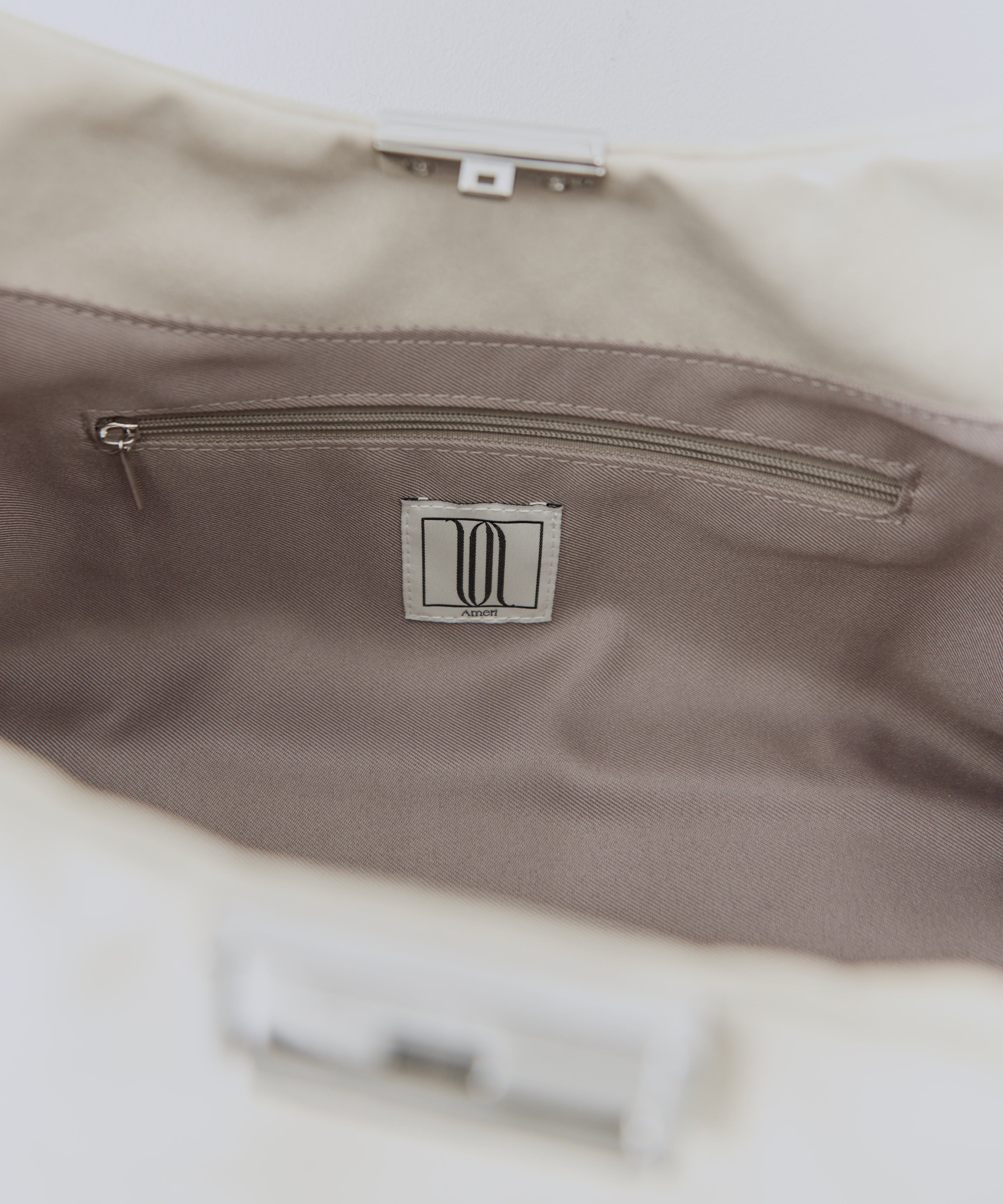 UND PARTS ACCENT ONE HANDLE BAG AMERI