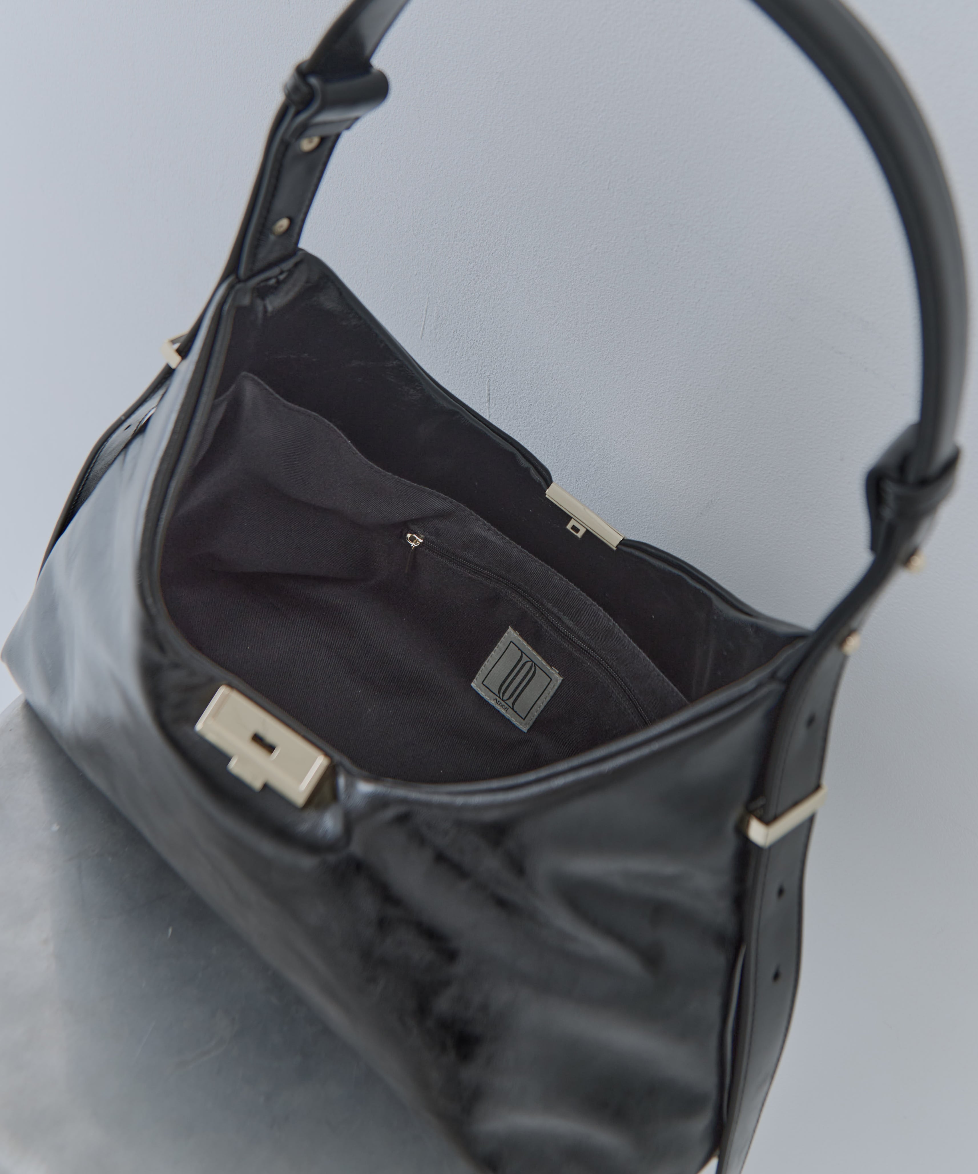 UND PARTS ACCENT ONE HANDLE BAG AMERI