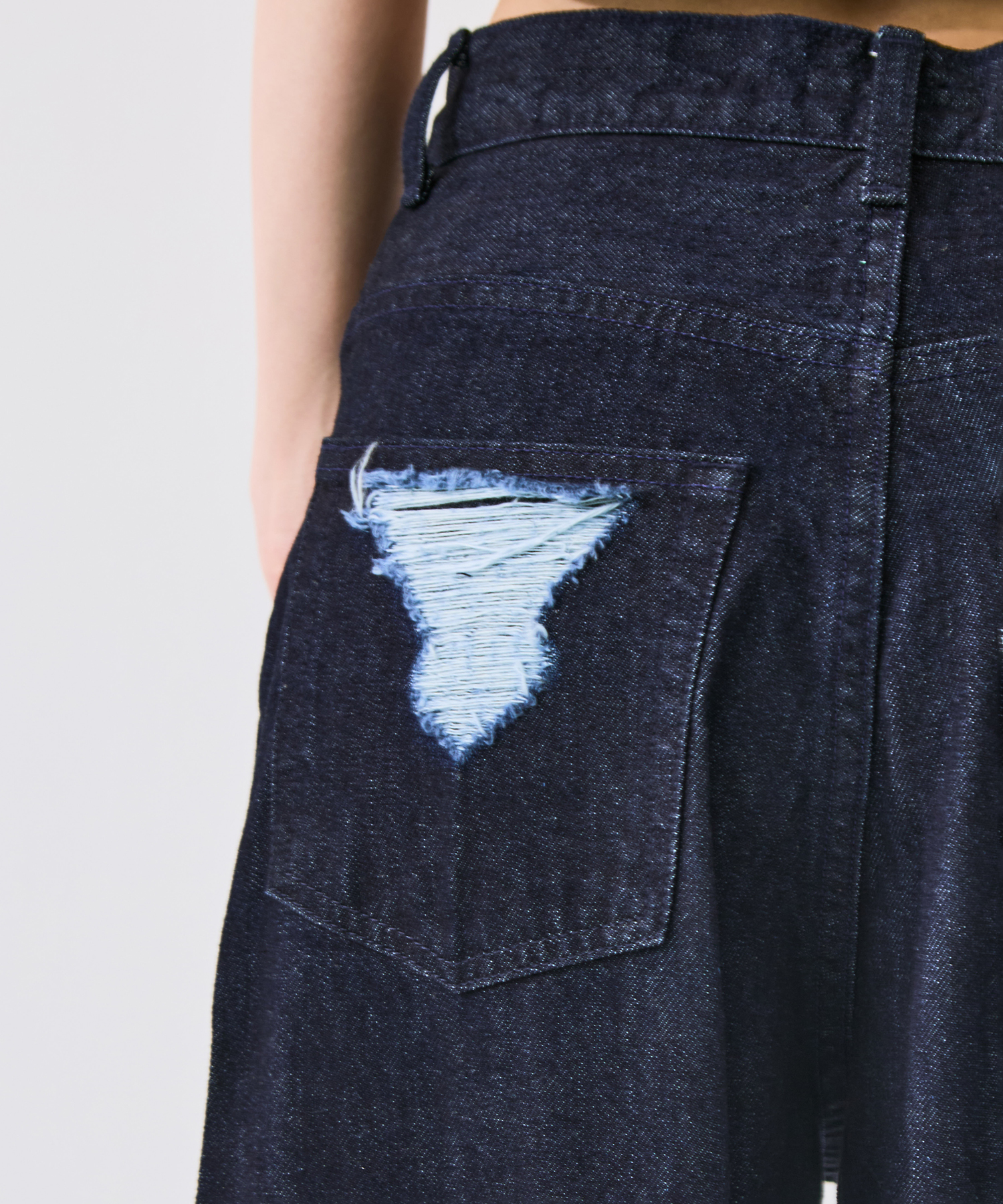 Damaged Barrel Leg Jeans STUDIOUS