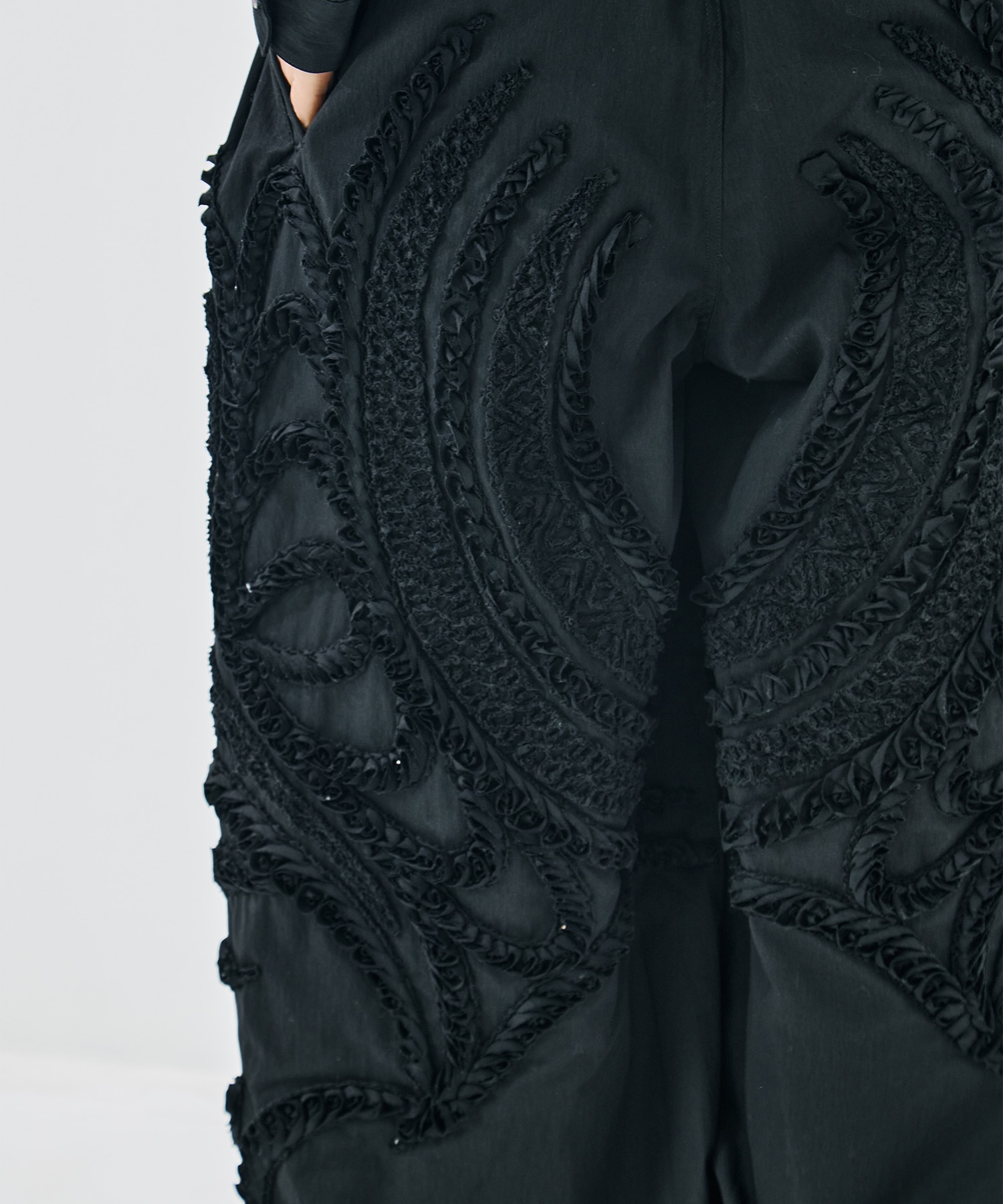 WIDE TATOO EMBROIDERY PANTS TAAKK