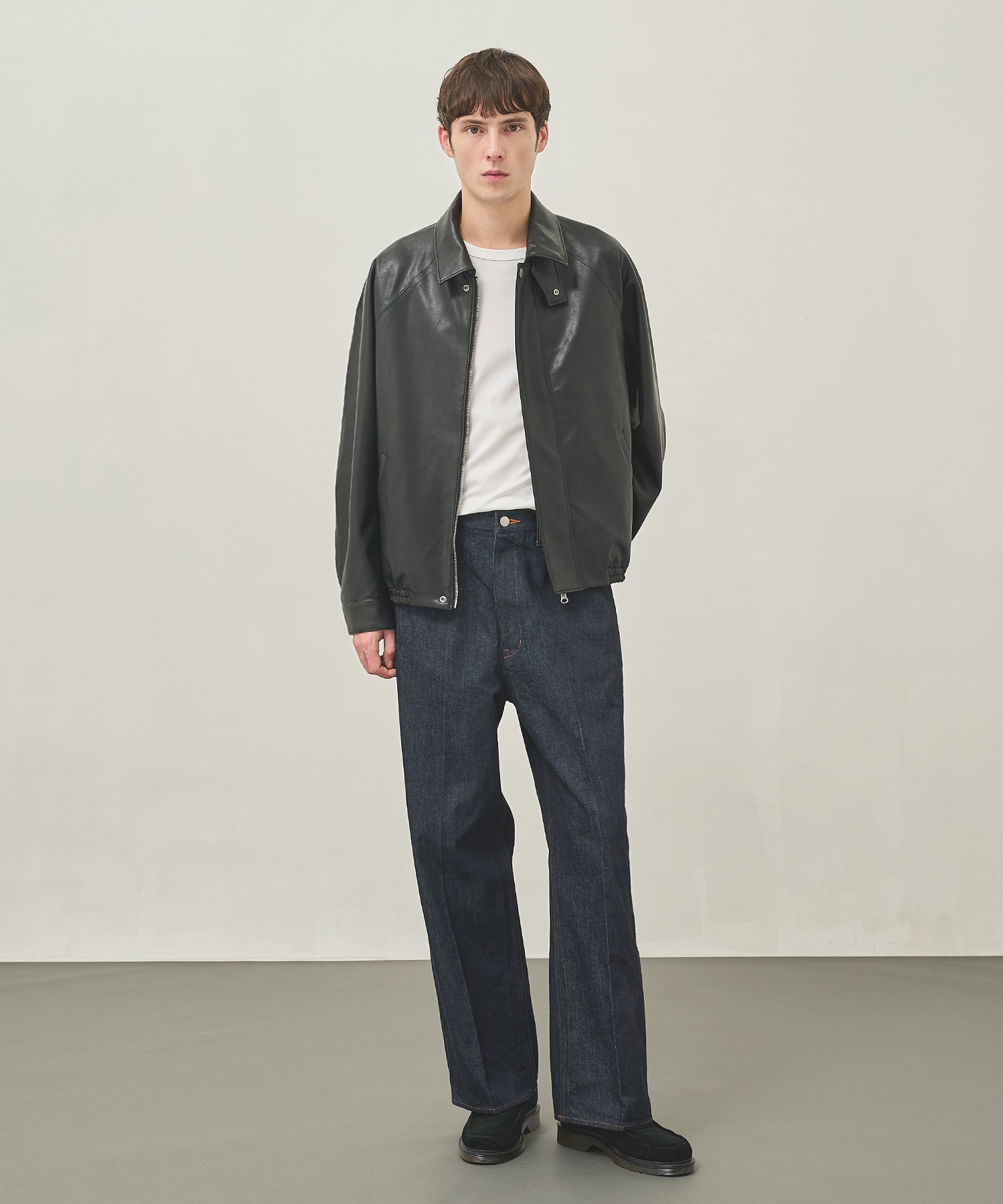 センタープレスが"消えない"デニム STUDIOUS