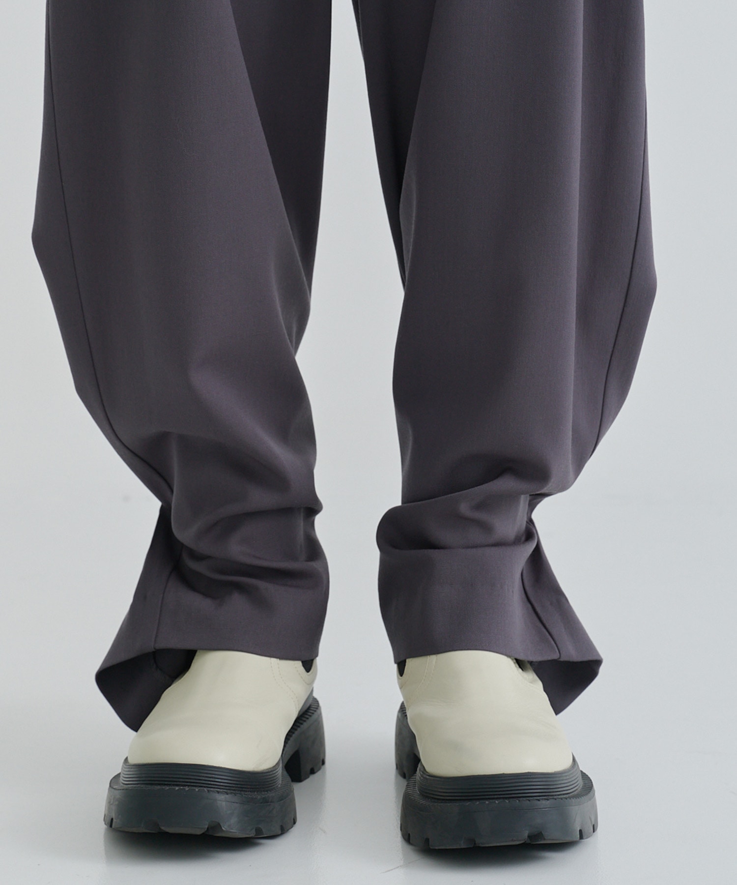 HIGH-WAIST PLEATED TROUSERS FETICO