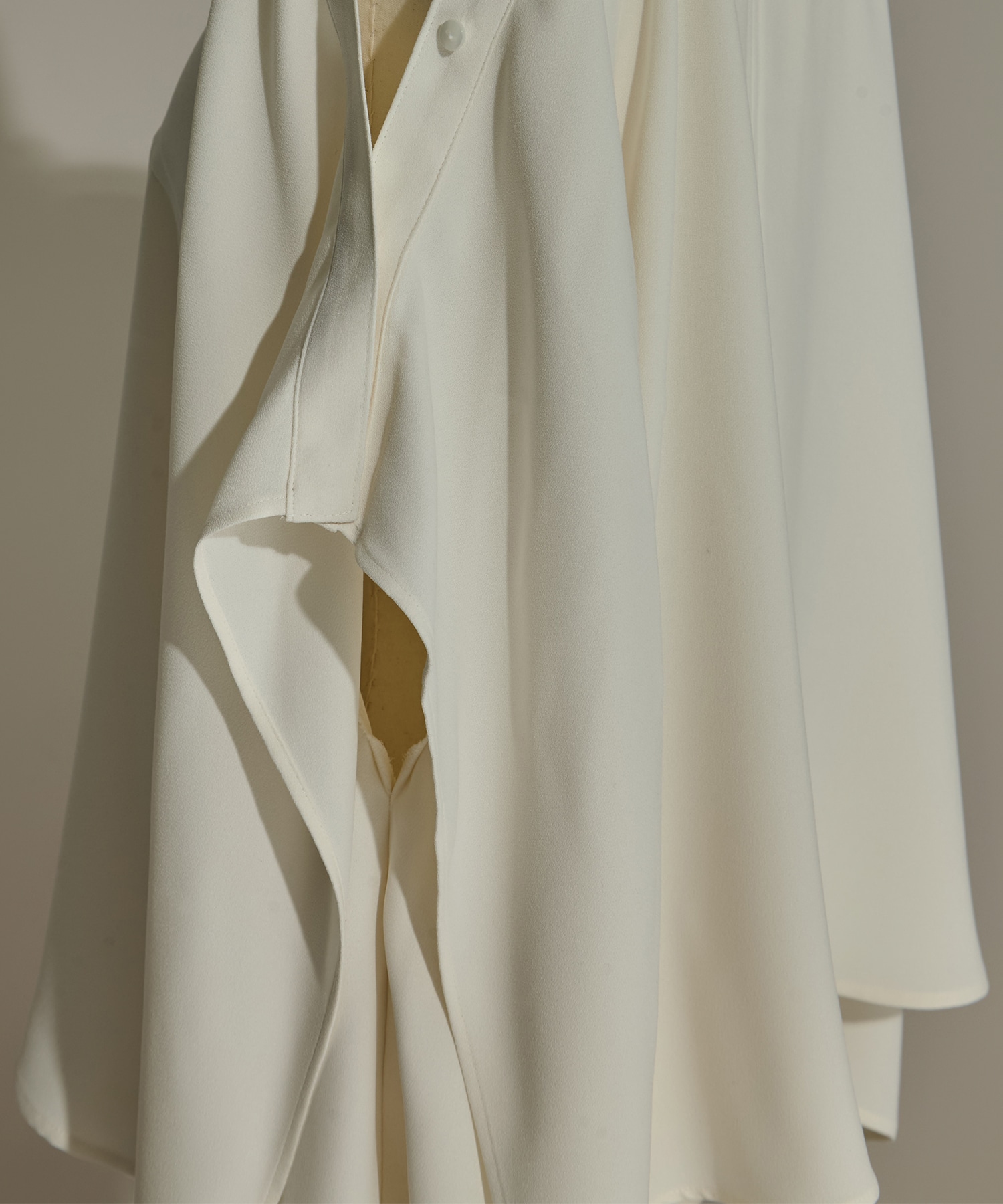 BACK SATIN DRAPE BLOUSE STUDIOUS