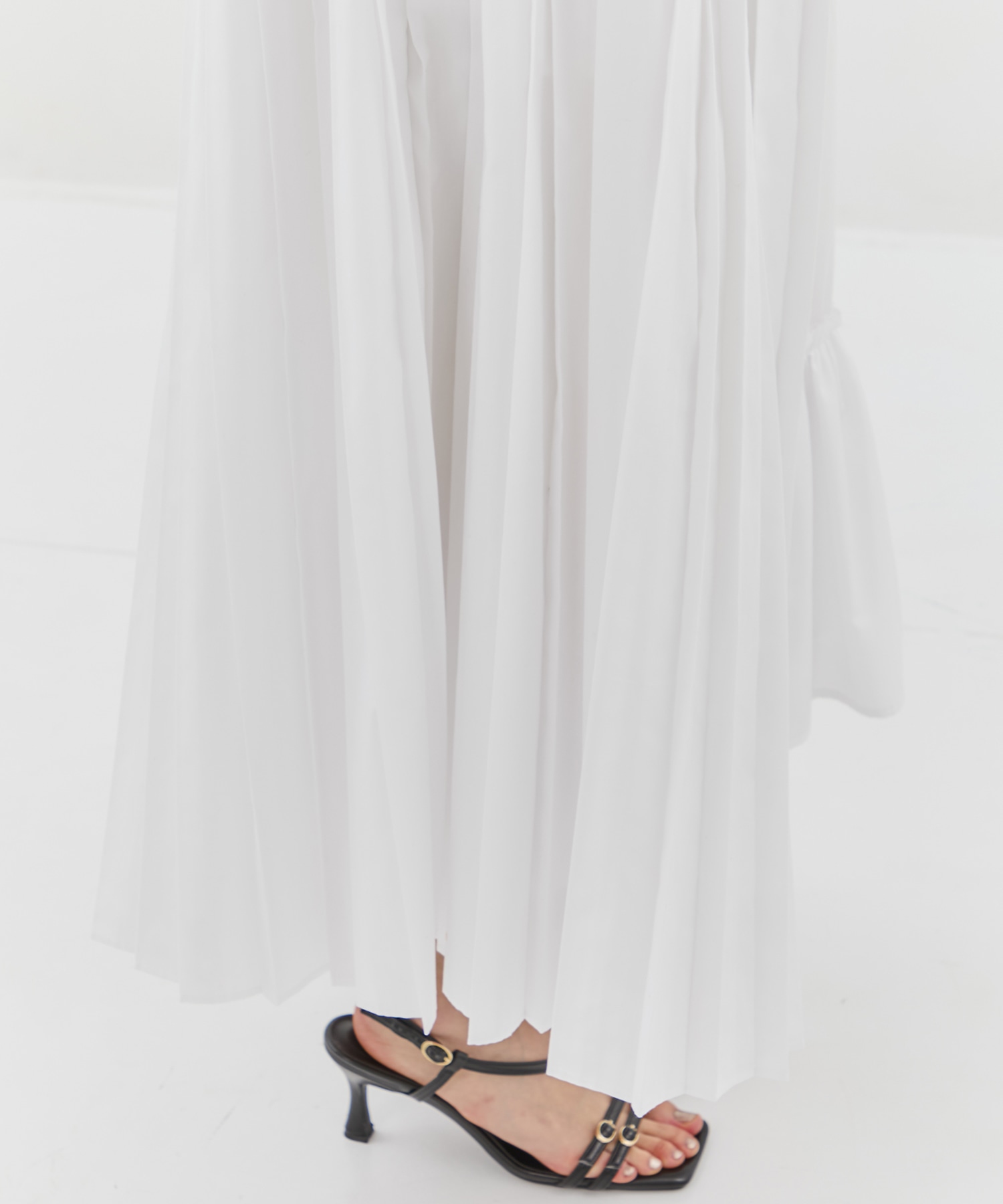 Asymmetry pleats one-piece STUDIOUS