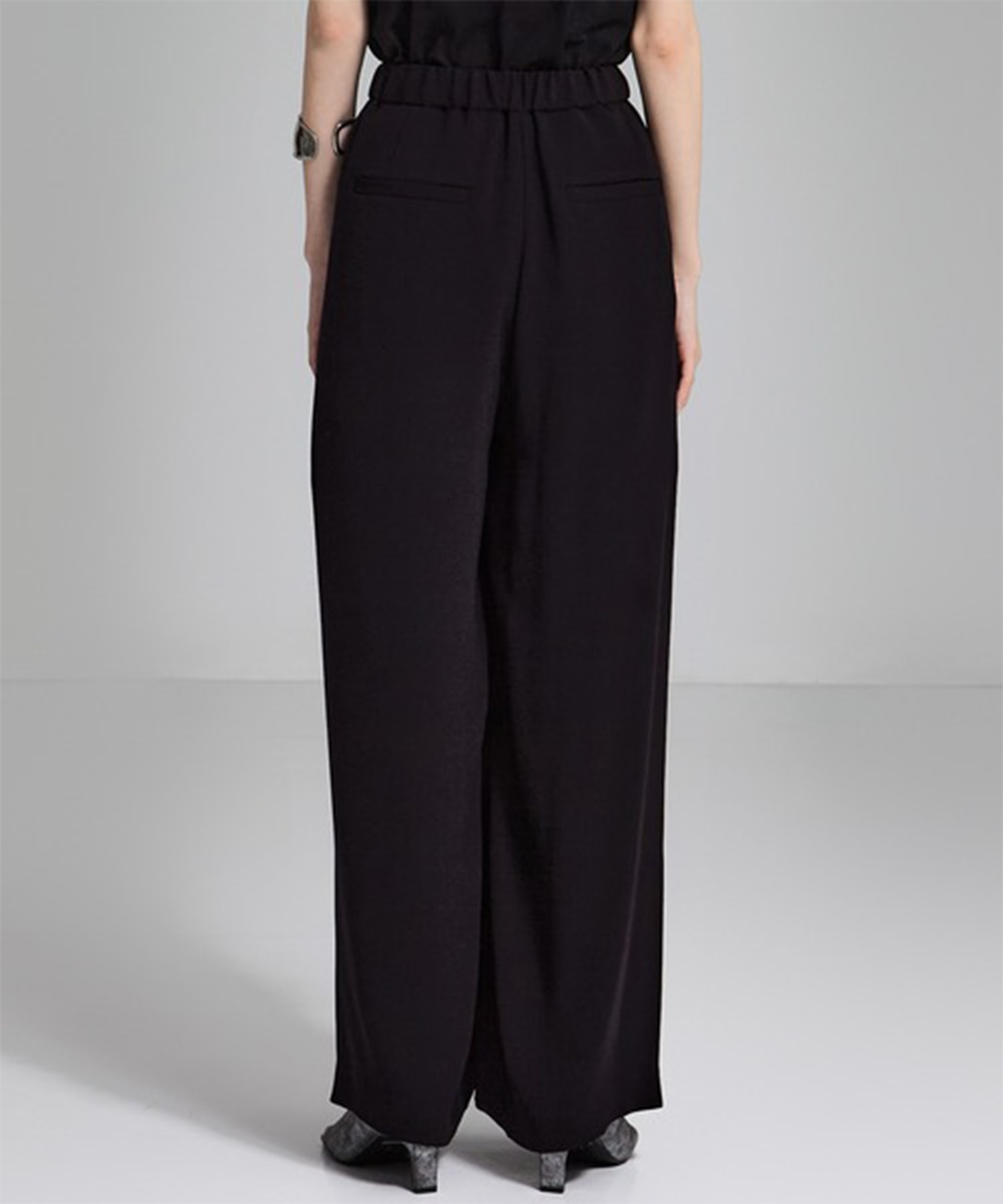 BACK SATIN SIDE SLIT PANTS STUDIOUS