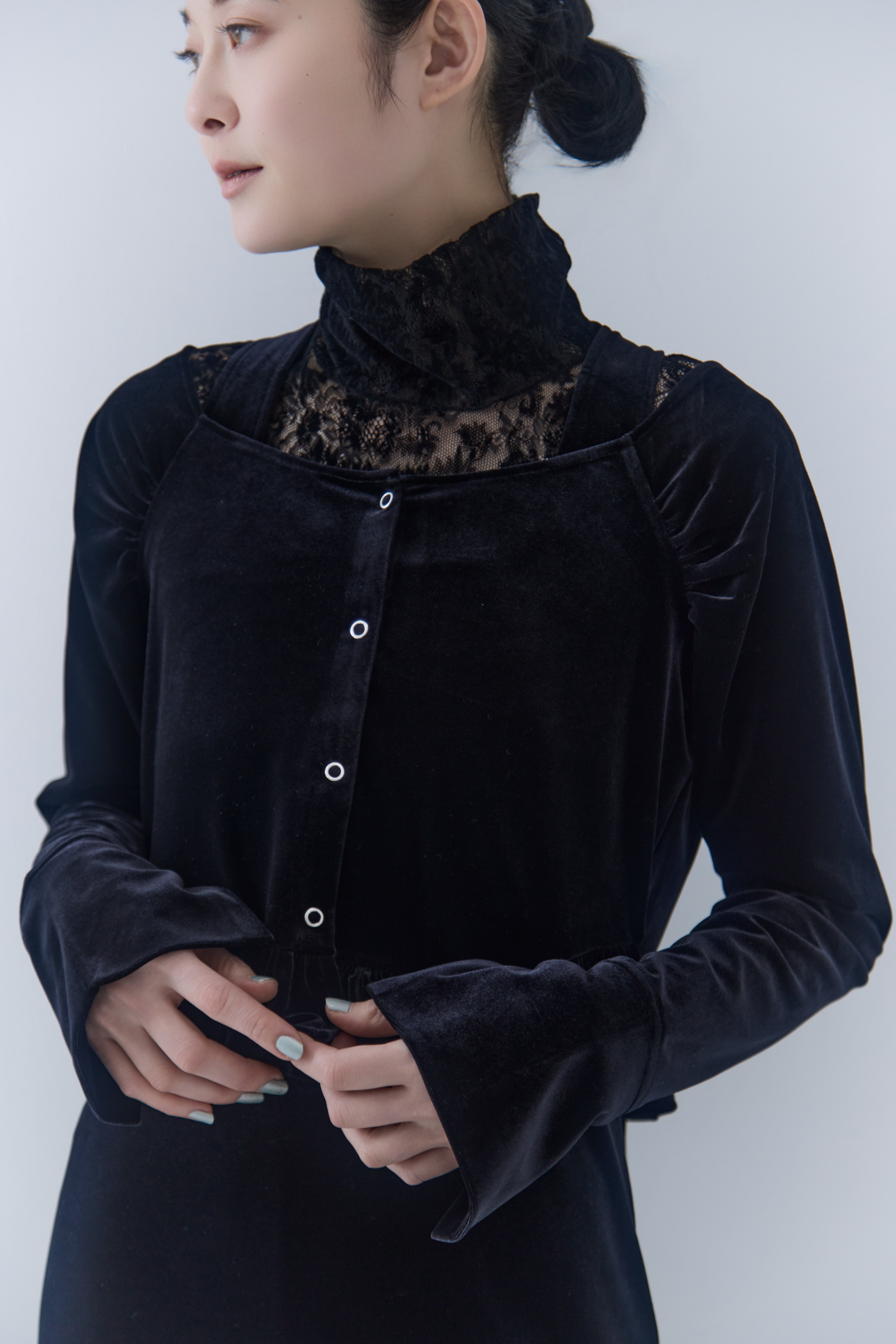 UND OFF SHOULDER VELOUR CARDIGAN SET DRESS AMERI