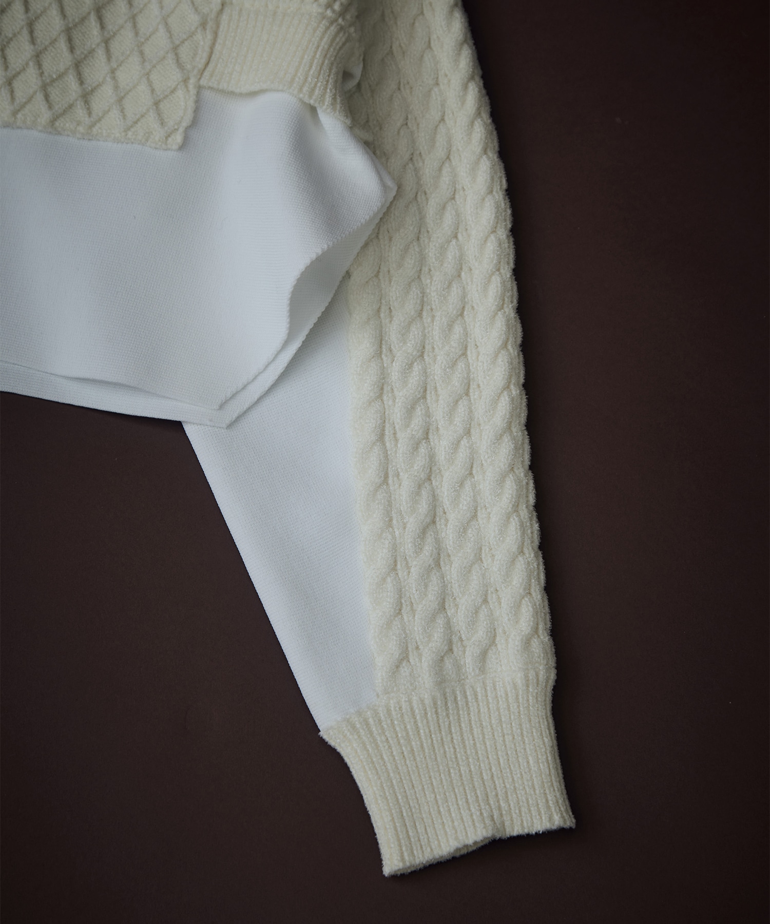 CABLE LAYER SHORT KNIT TOP UN3D.