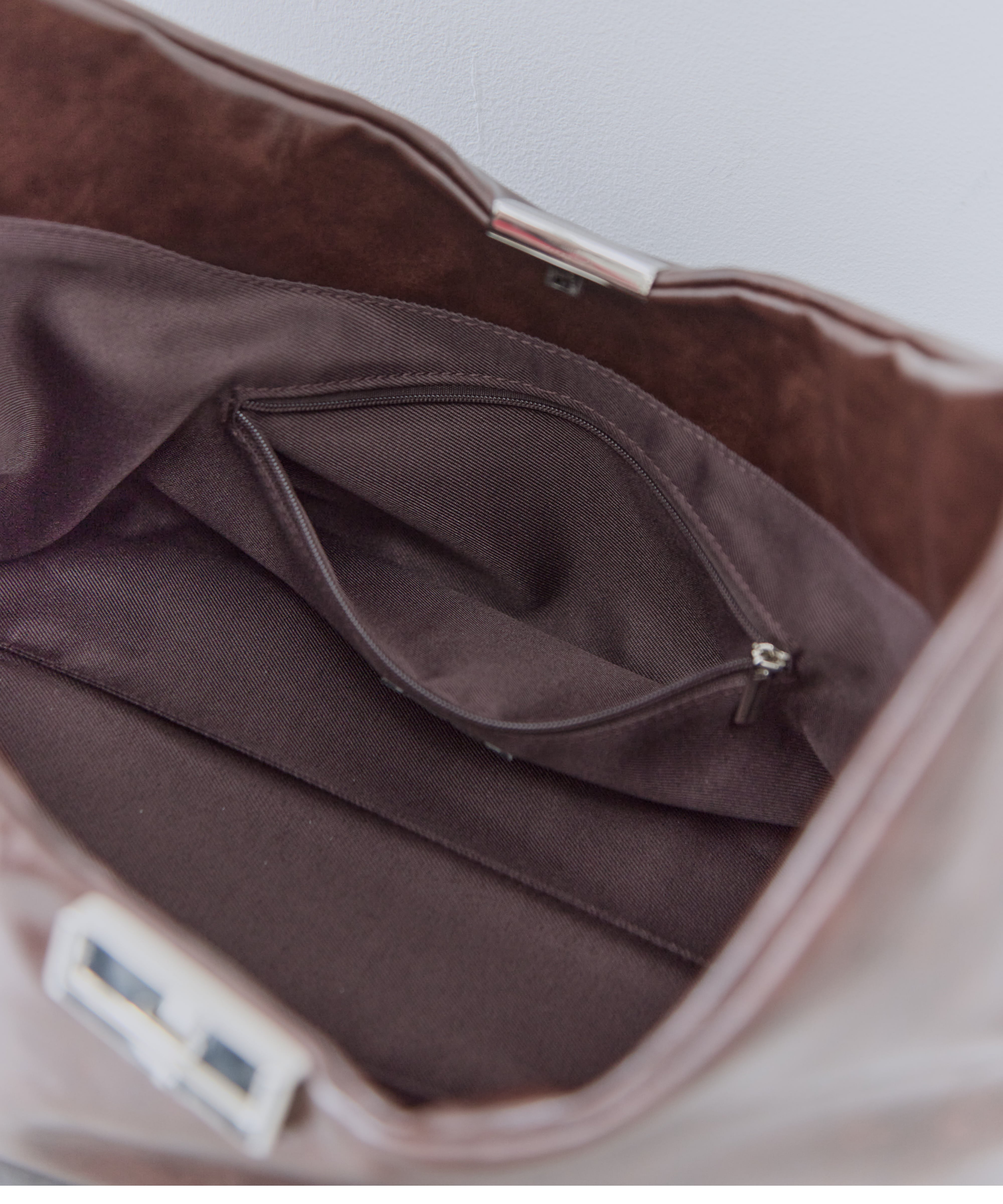 UND PARTS ACCENT ONE HANDLE BAG AMERI