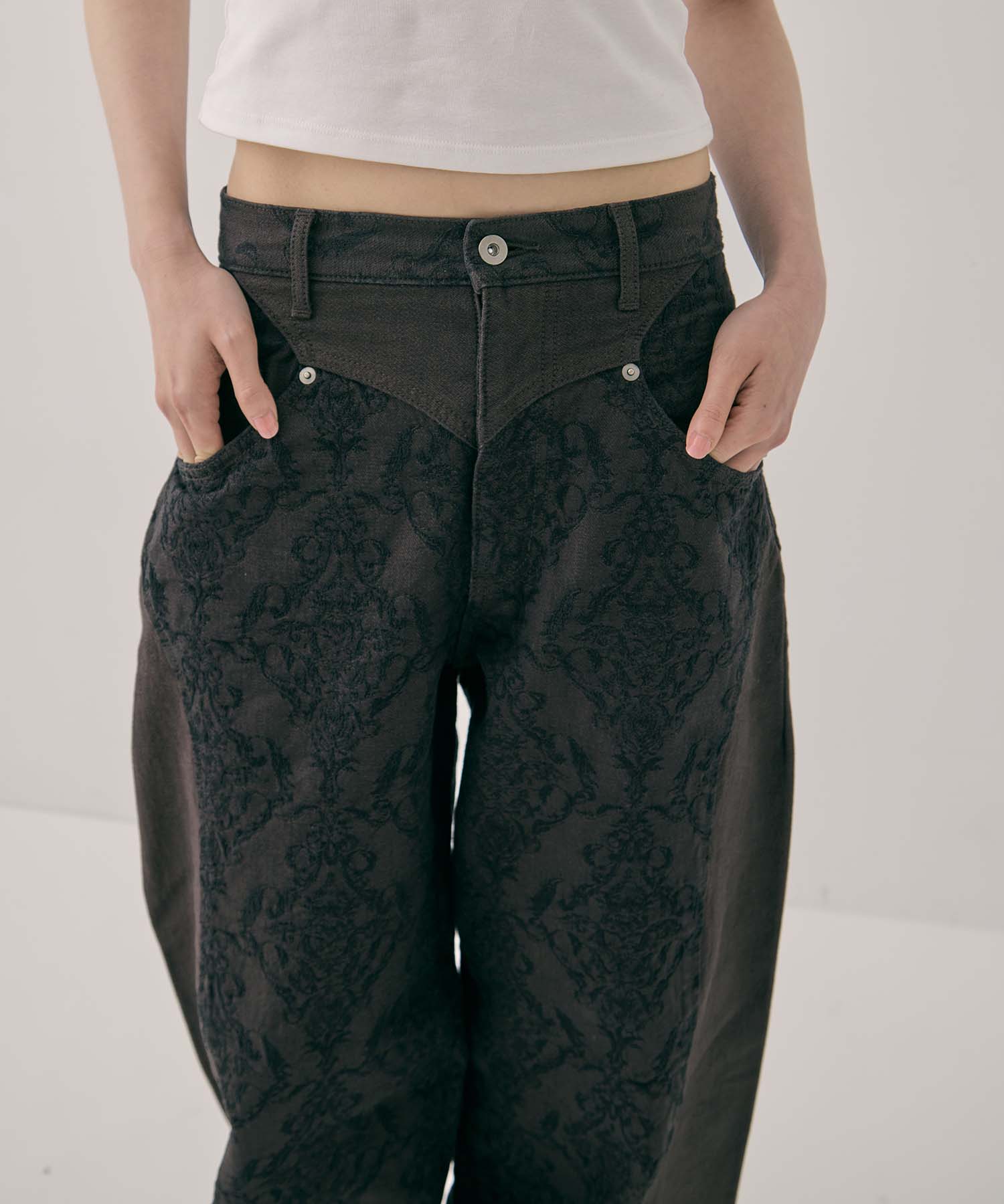 別注 DAMASK-PRINT DENIM CURVE-FIT HIGH-RISE JEANS FETICO