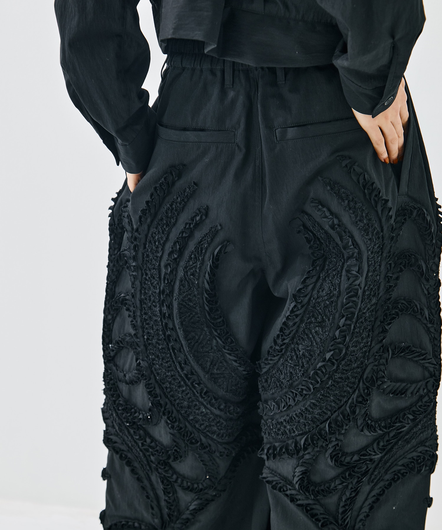 WIDE TATOO EMBROIDERY PANTS TAAKK