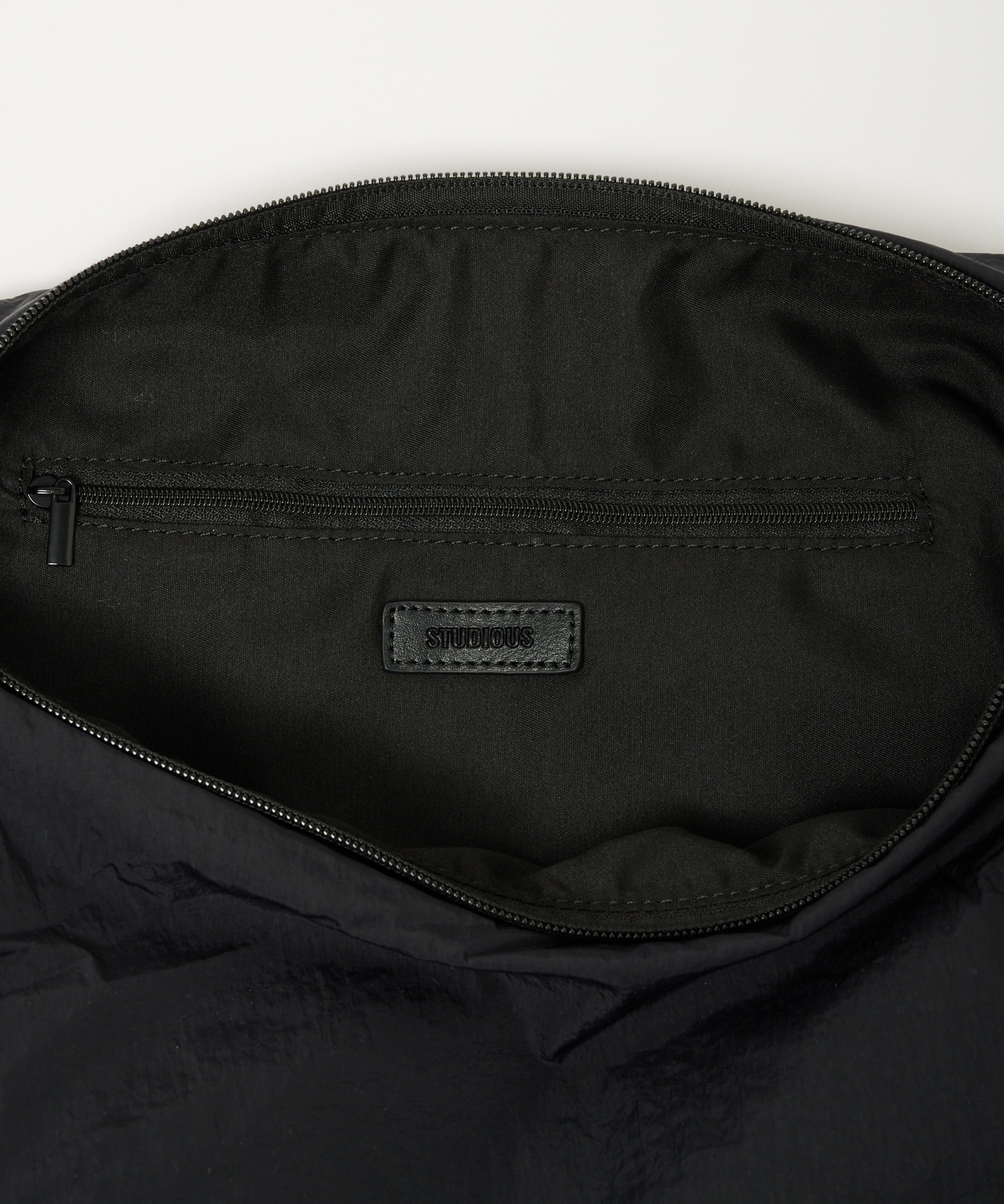 AIR NYLON SHOULDER BAG STUDIOUS