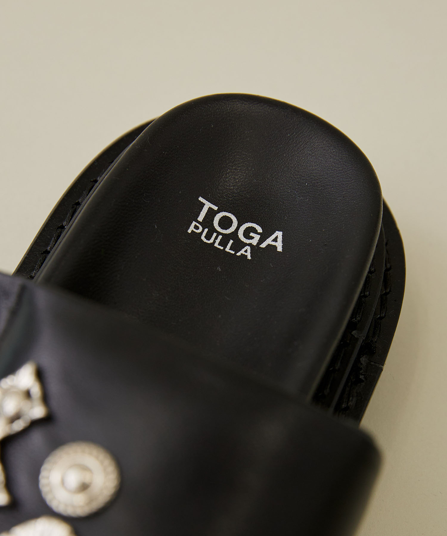 AJ1269 TOGA