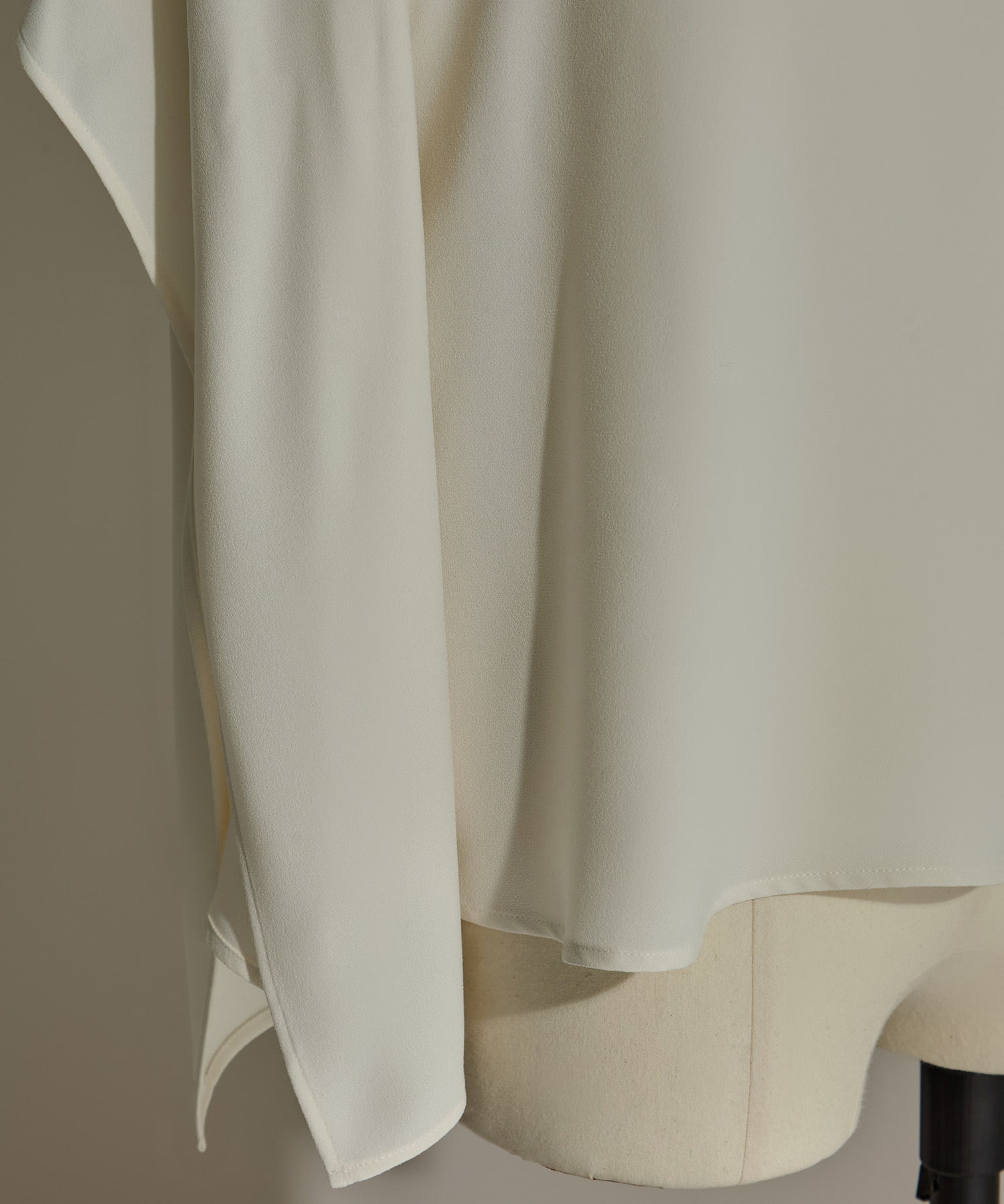 BACK SATIN DRAPE BLOUSE STUDIOUS