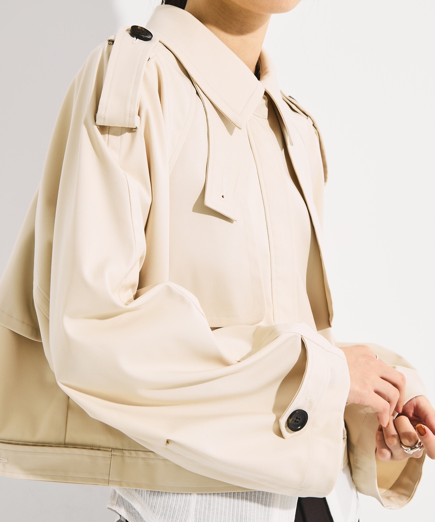 BACK GATHER SHORT TRENCH BLOUSON STUDIOUS