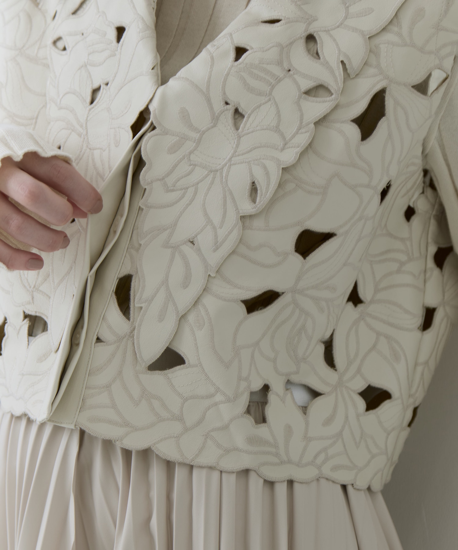 UND LACE CUTWORK VEST　TOP AMERI