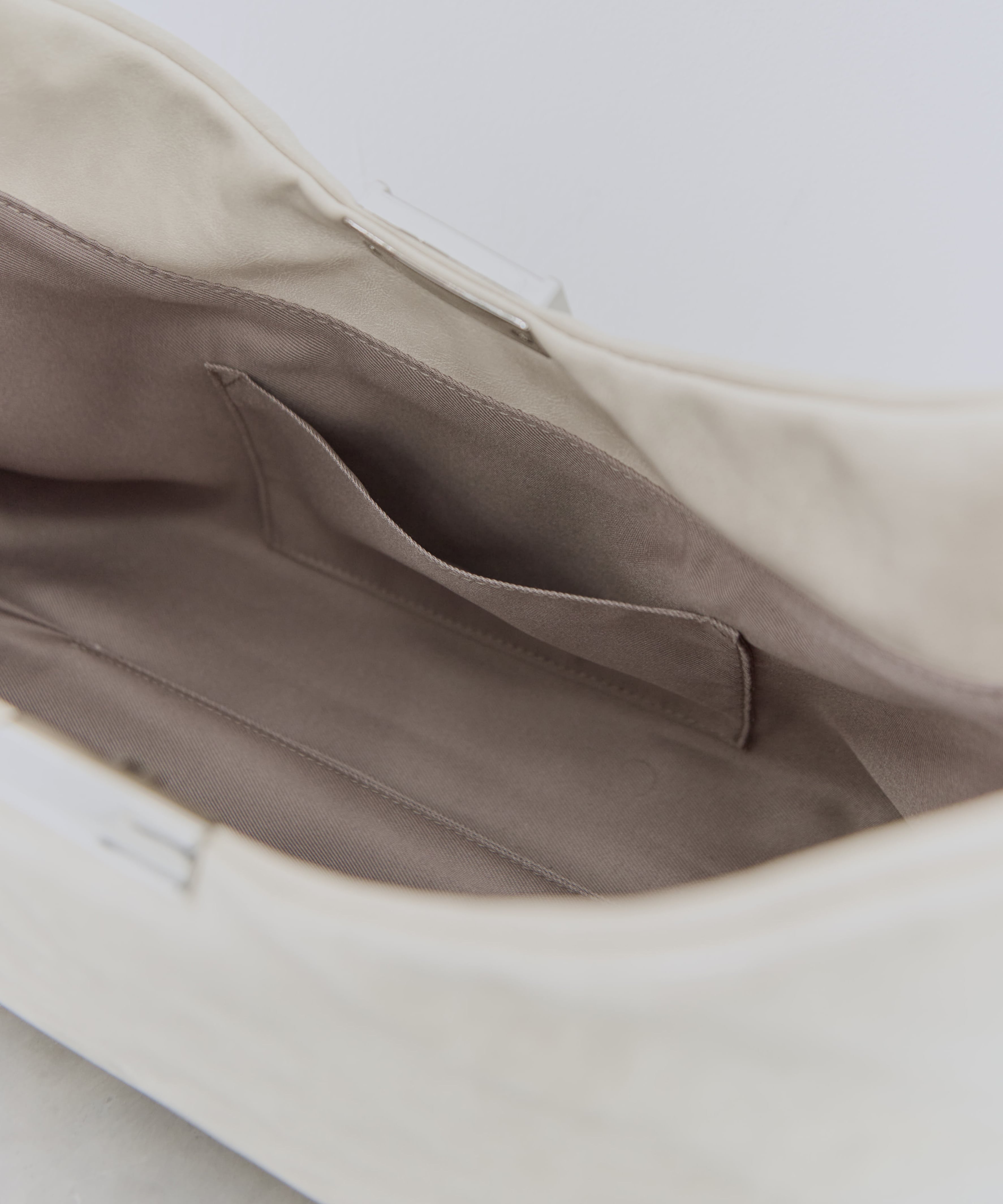 UND PARTS ACCENT ONE HANDLE BAG AMERI