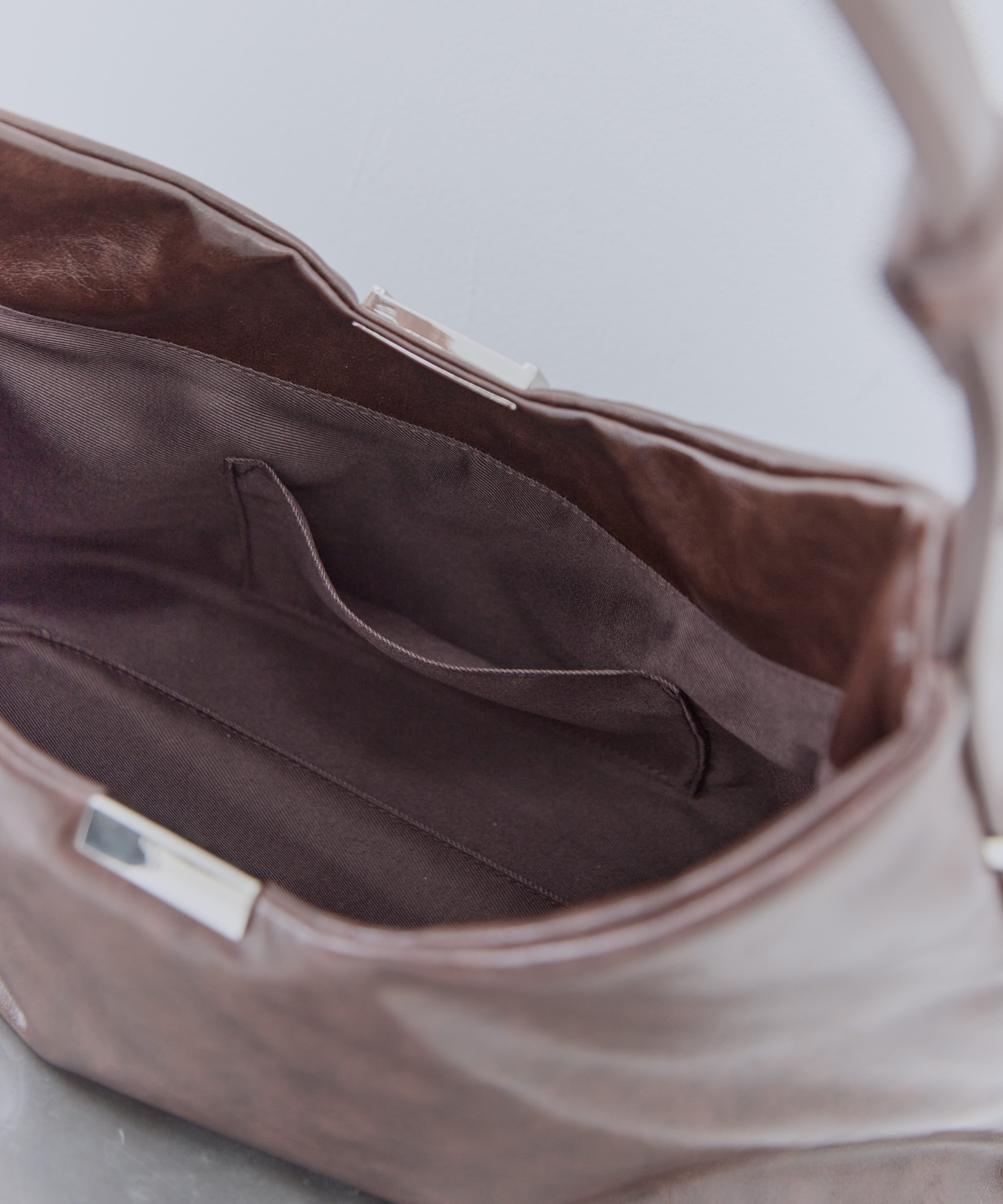 UND PARTS ACCENT ONE HANDLE BAG AMERI